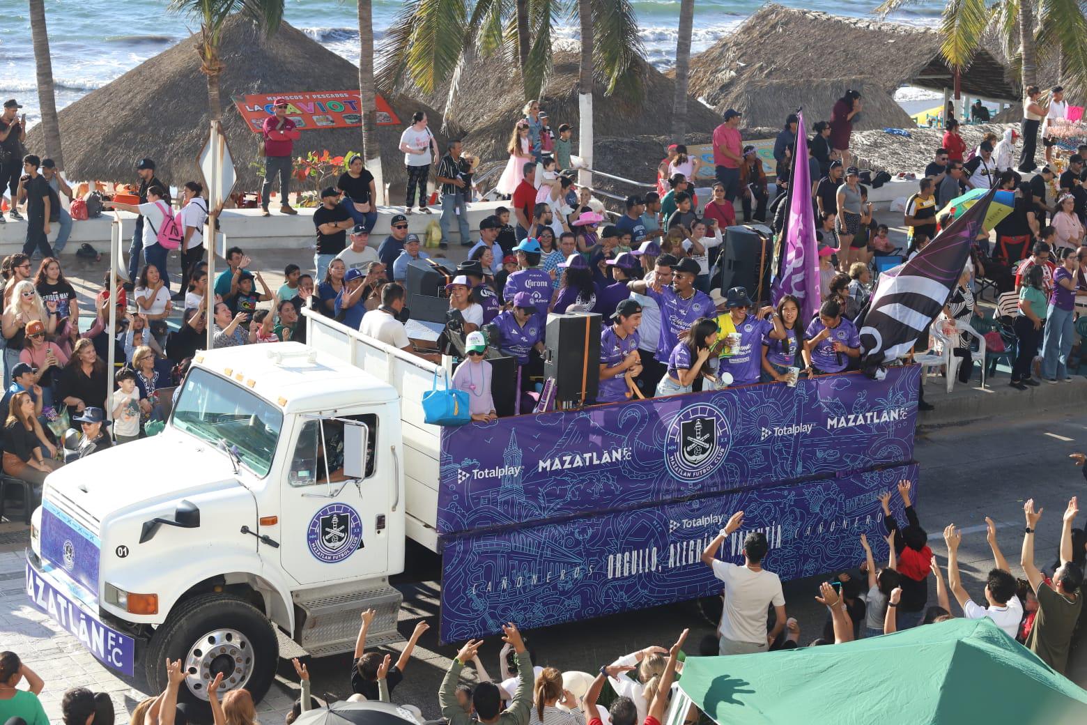 $!Noroeste y otros patrocinadores cumplen con su cometido de ambientar la fiesta carnavalera