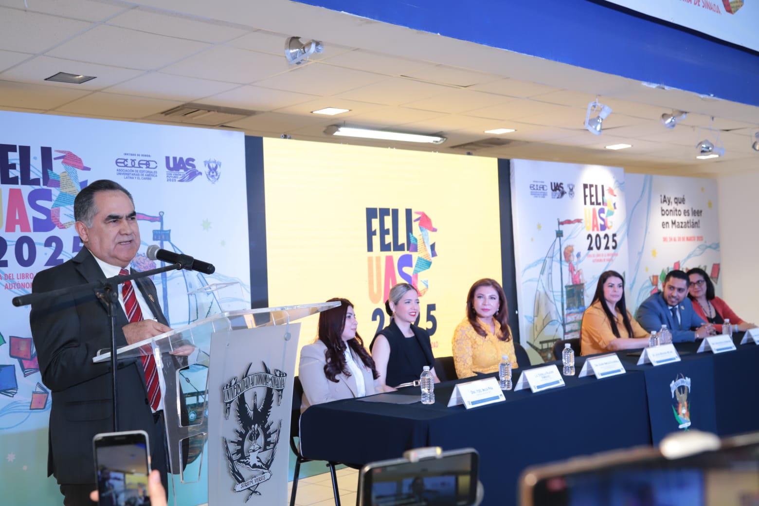 $!El rector de la UAS, Jesús Madueña Molina, encabezó la ceremonia inaugural.