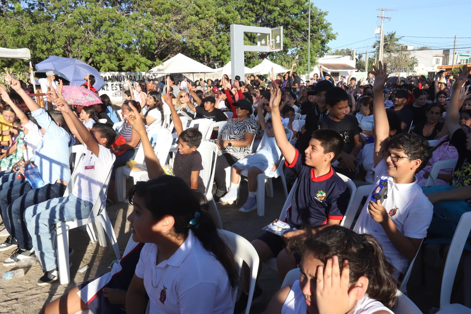$!Gobierno de Mazatlán y DIF llevan la fiesta del Día del Niño a la ‘Pancho’ Villa