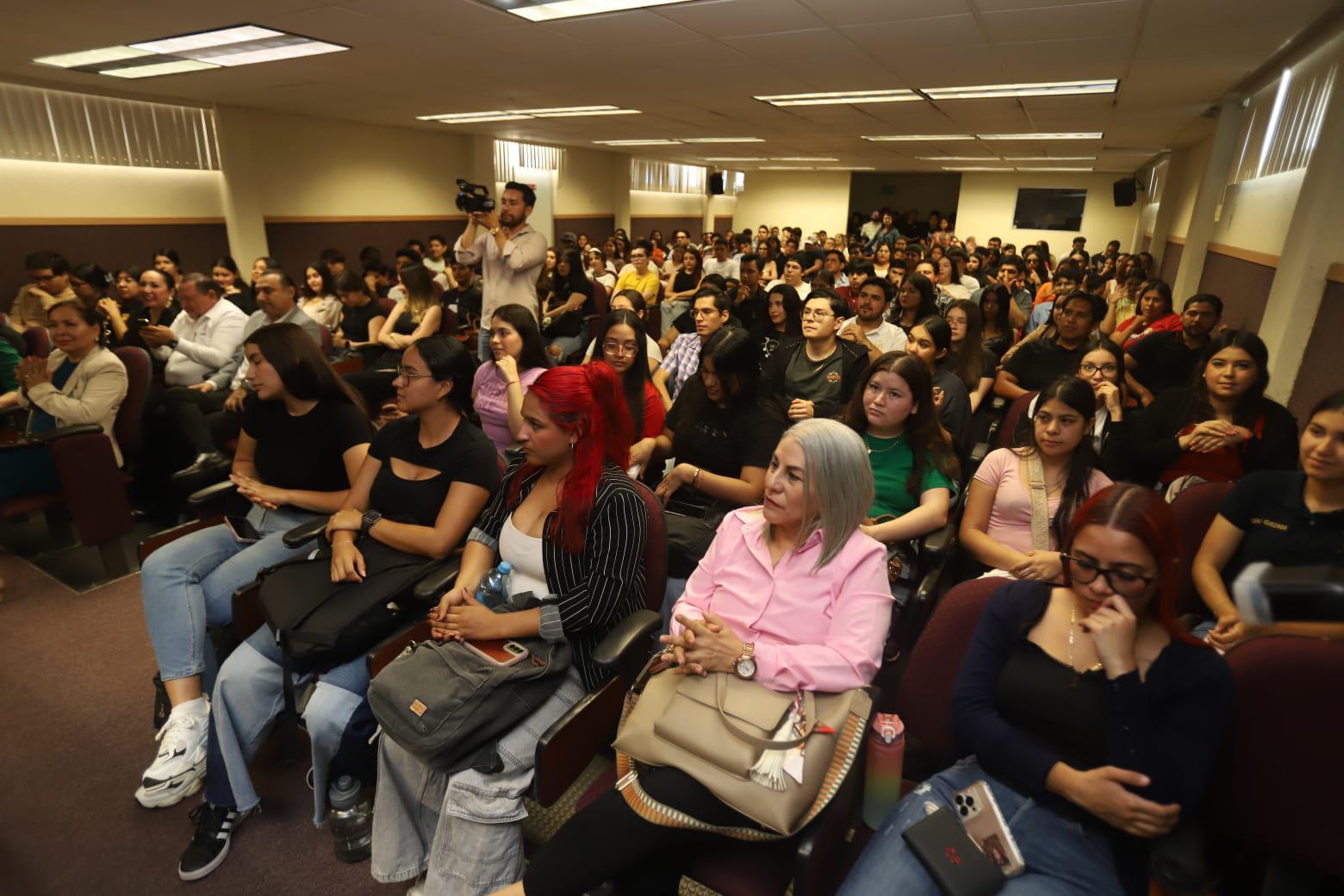 $!Es Iglesia católica una monarquía absoluta, pero elige al Papa democráticamente: Investigador