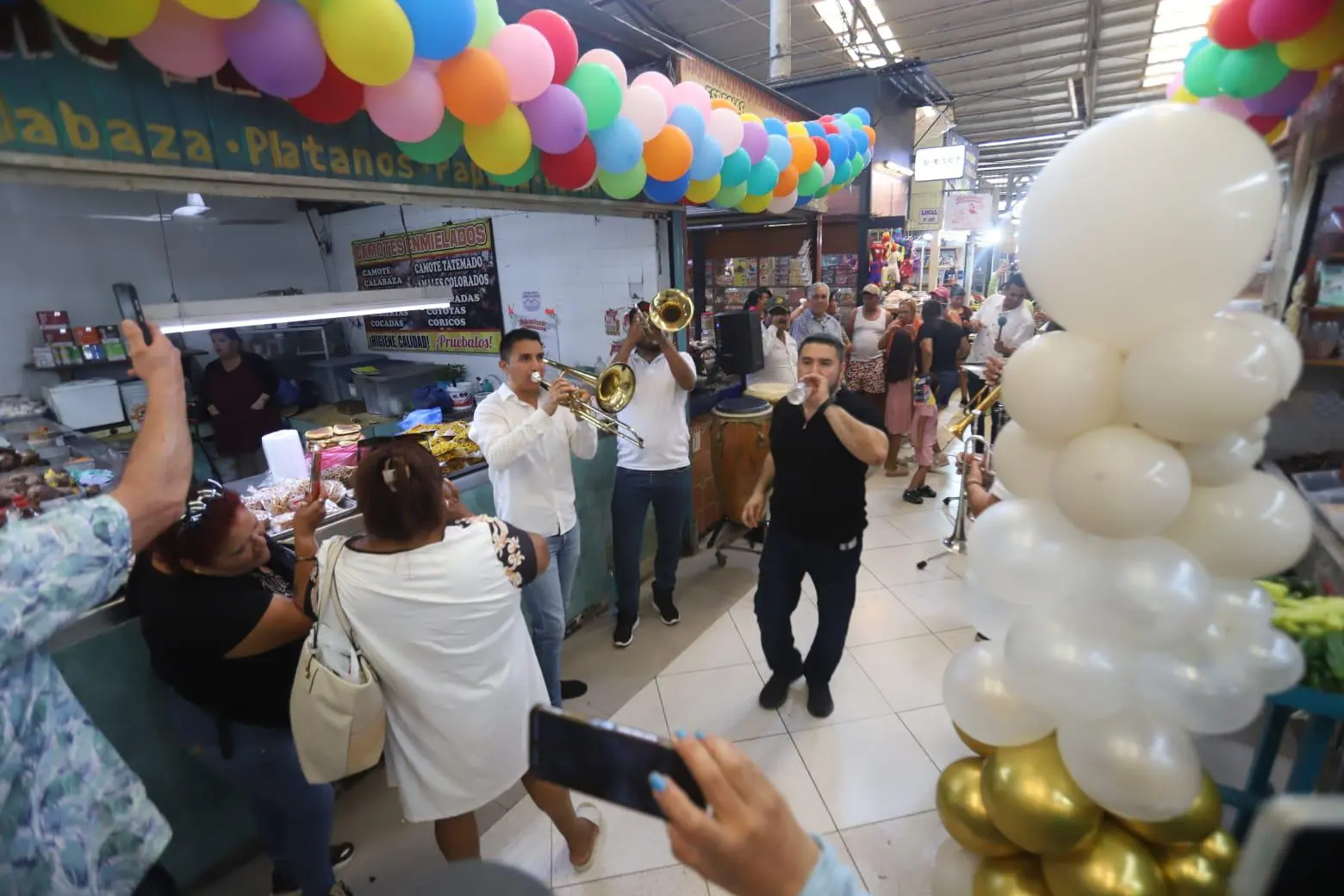 $!Con fiesta, conmemoran los 127 años de historia del Mercado Pino Suárez en Mazatlán