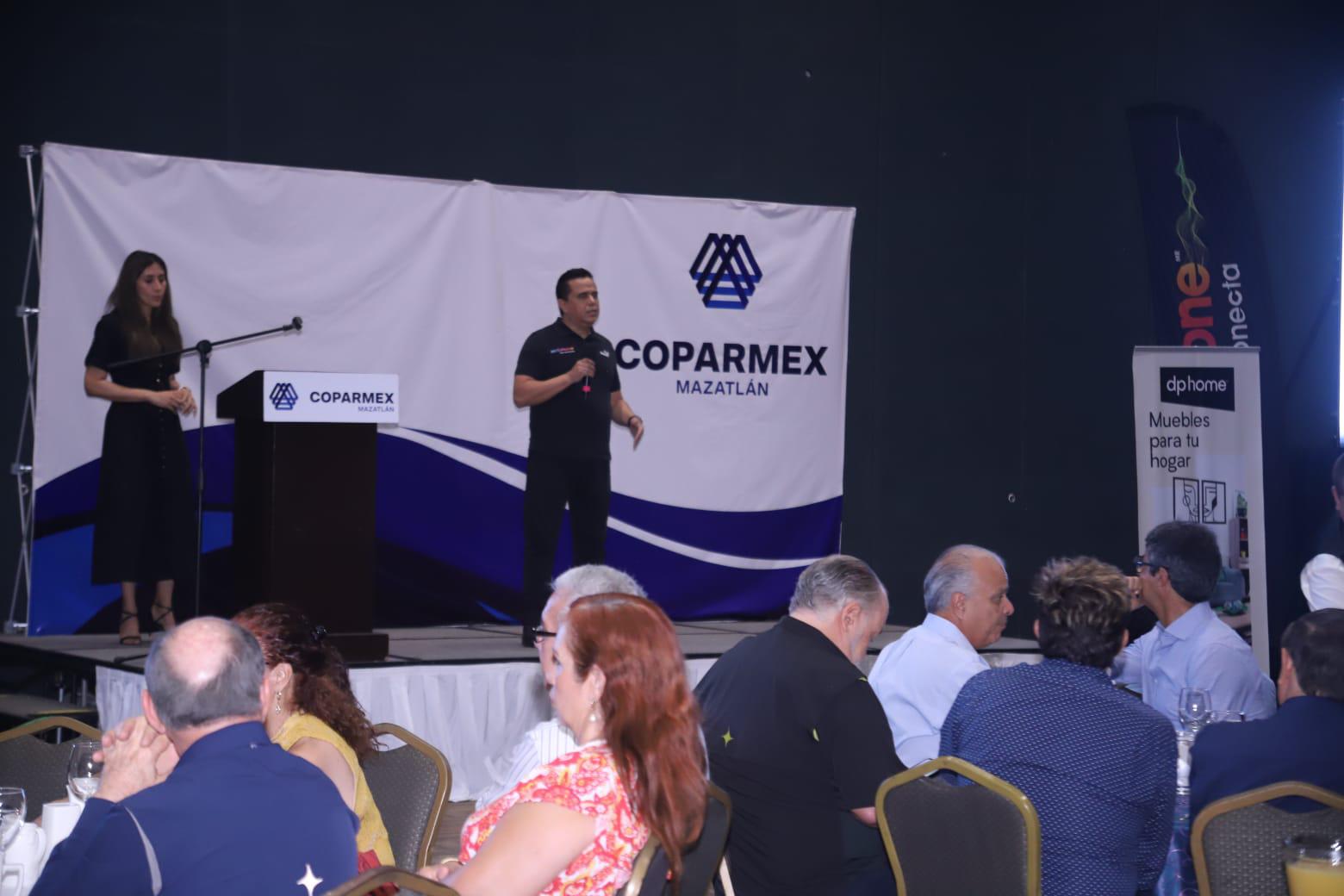 $!Mazatlán podrá tener clientes del Este y Oeste de Estados Unidos: Seldner Elías