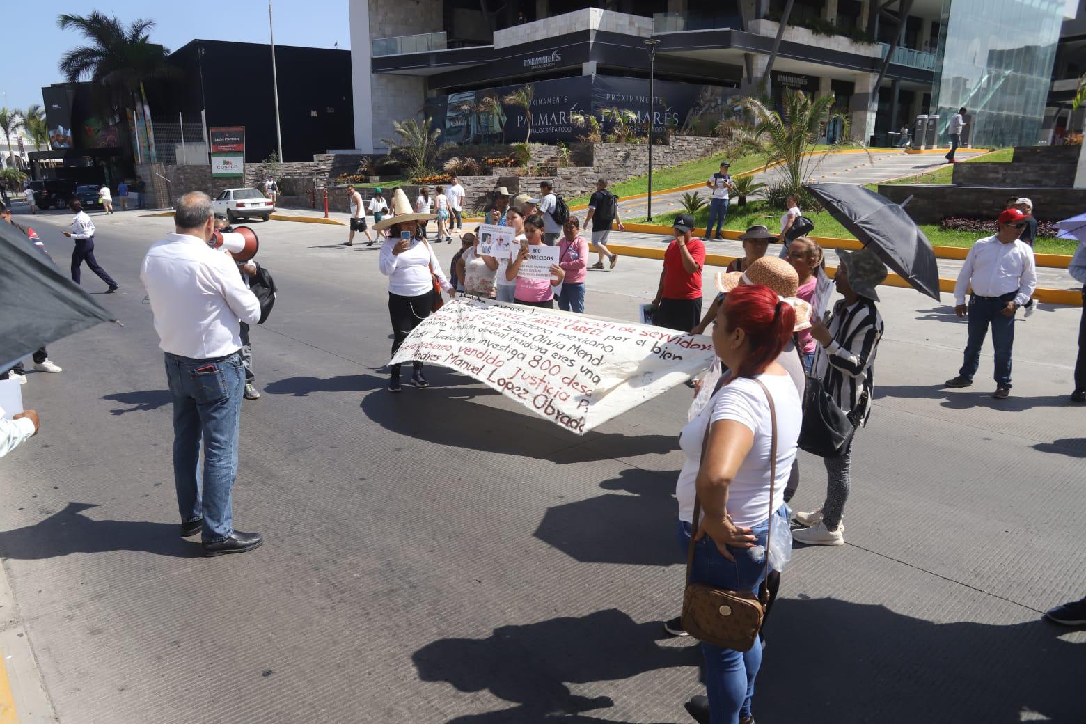 $!Marchan en Mazatlán contra la corrupción y la impunidad