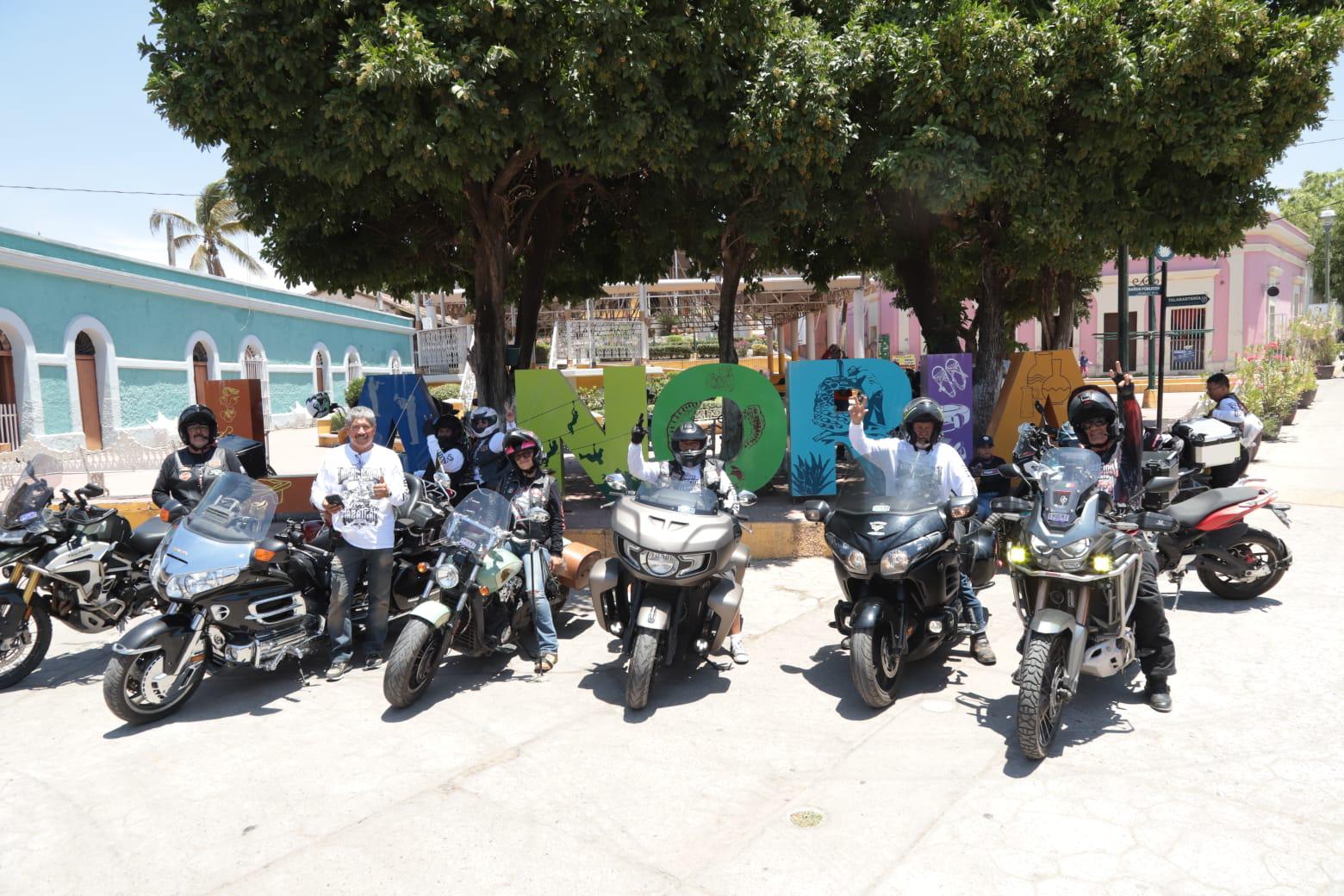 $!Disfrutan decenas de bikers de la tradicional rodada regional a La Noria