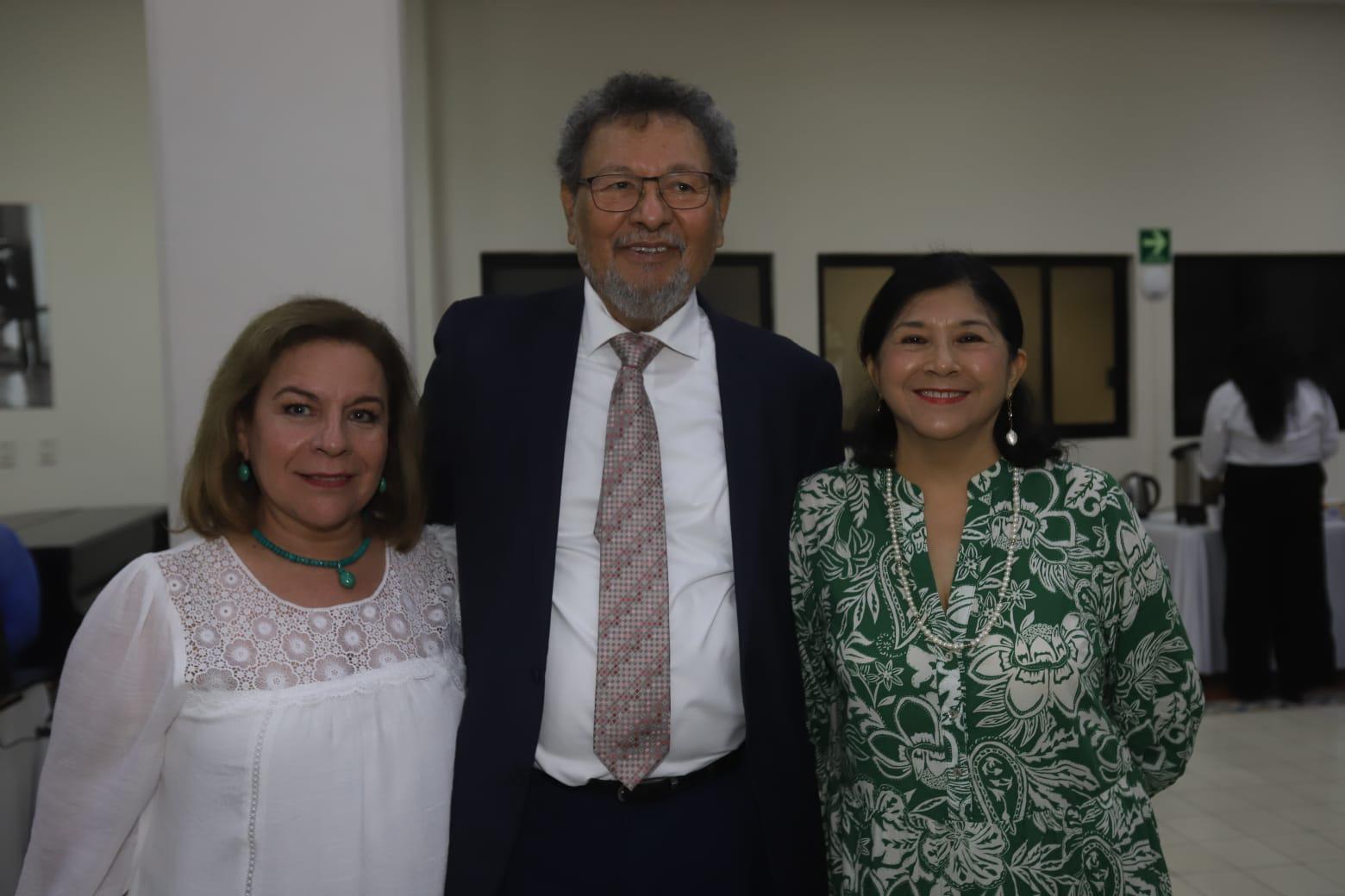 $!Conchita Celaya, Élmer Mendoza y Trinidad Guerrero.