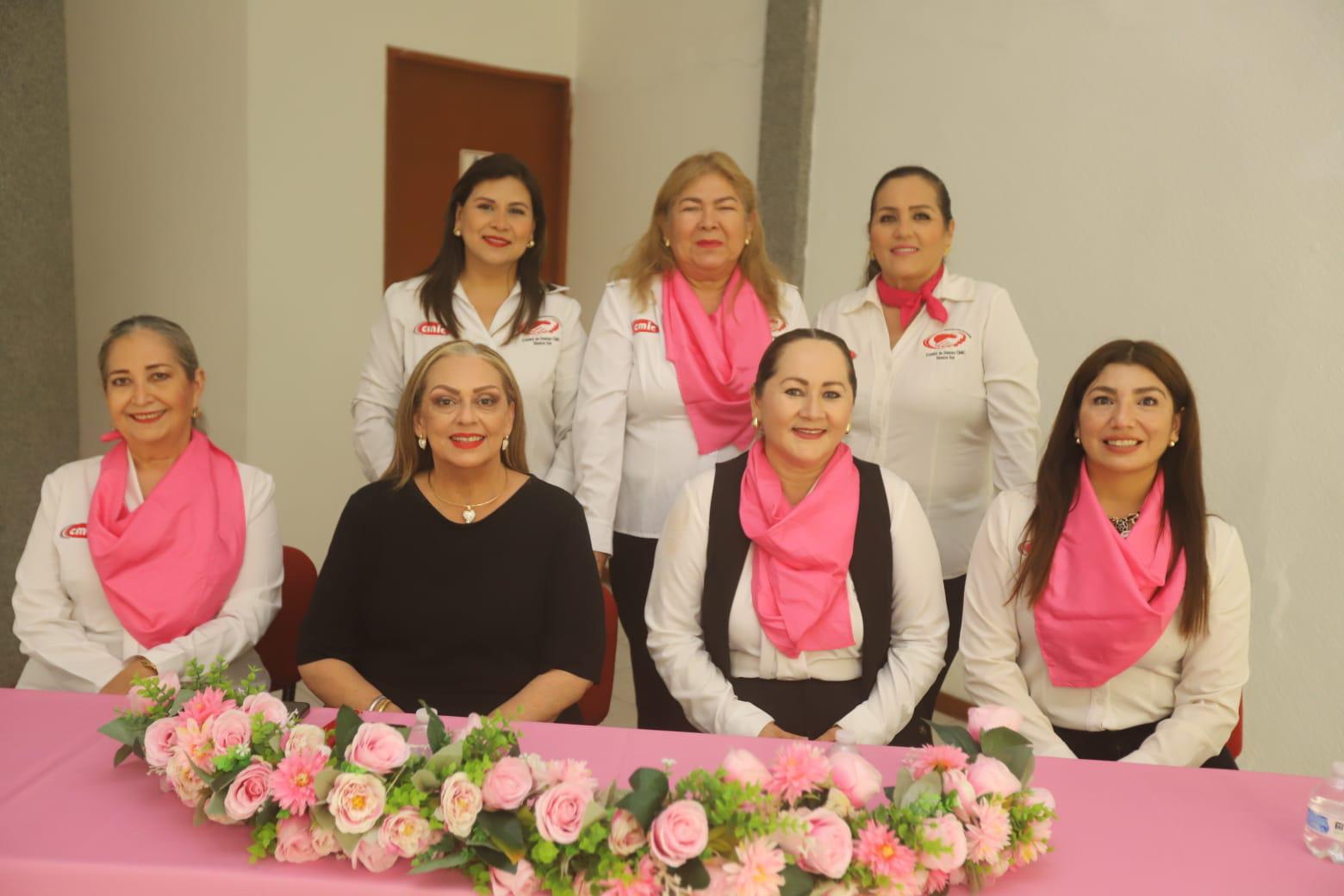 $!Celeste Margarita Ojeda Íñiguez entre las integrantes del Comité de Damas de la Cmic.
