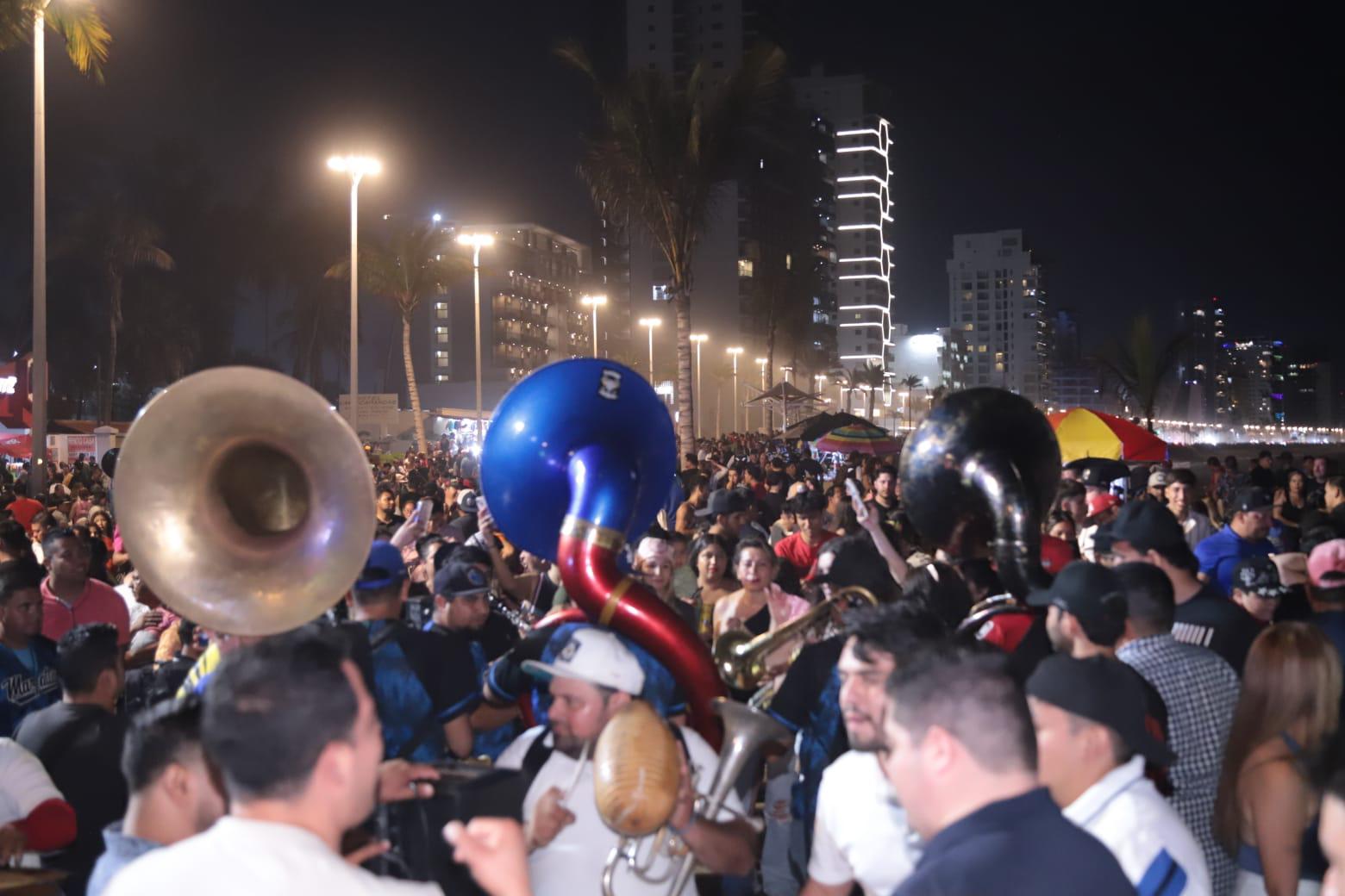 $!Bikers continúan la fiesta en Mazatlán para despedir la Semana de la Moto