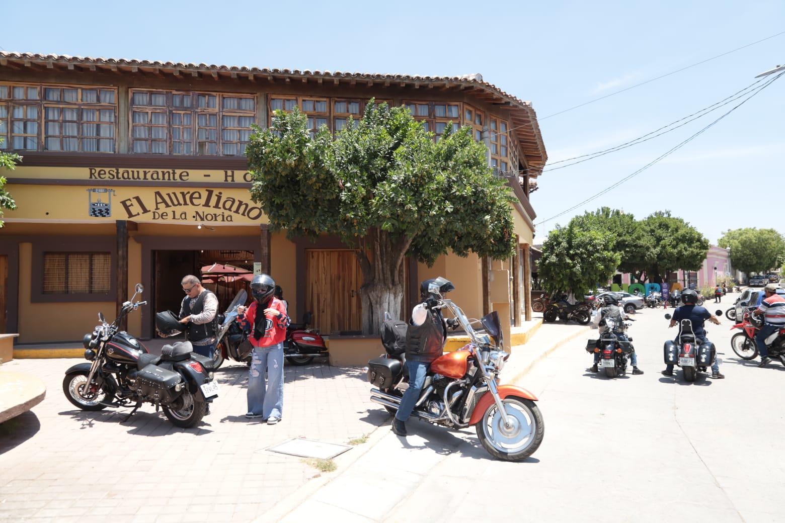 $!Disfrutan decenas de bikers de la tradicional rodada regional a La Noria