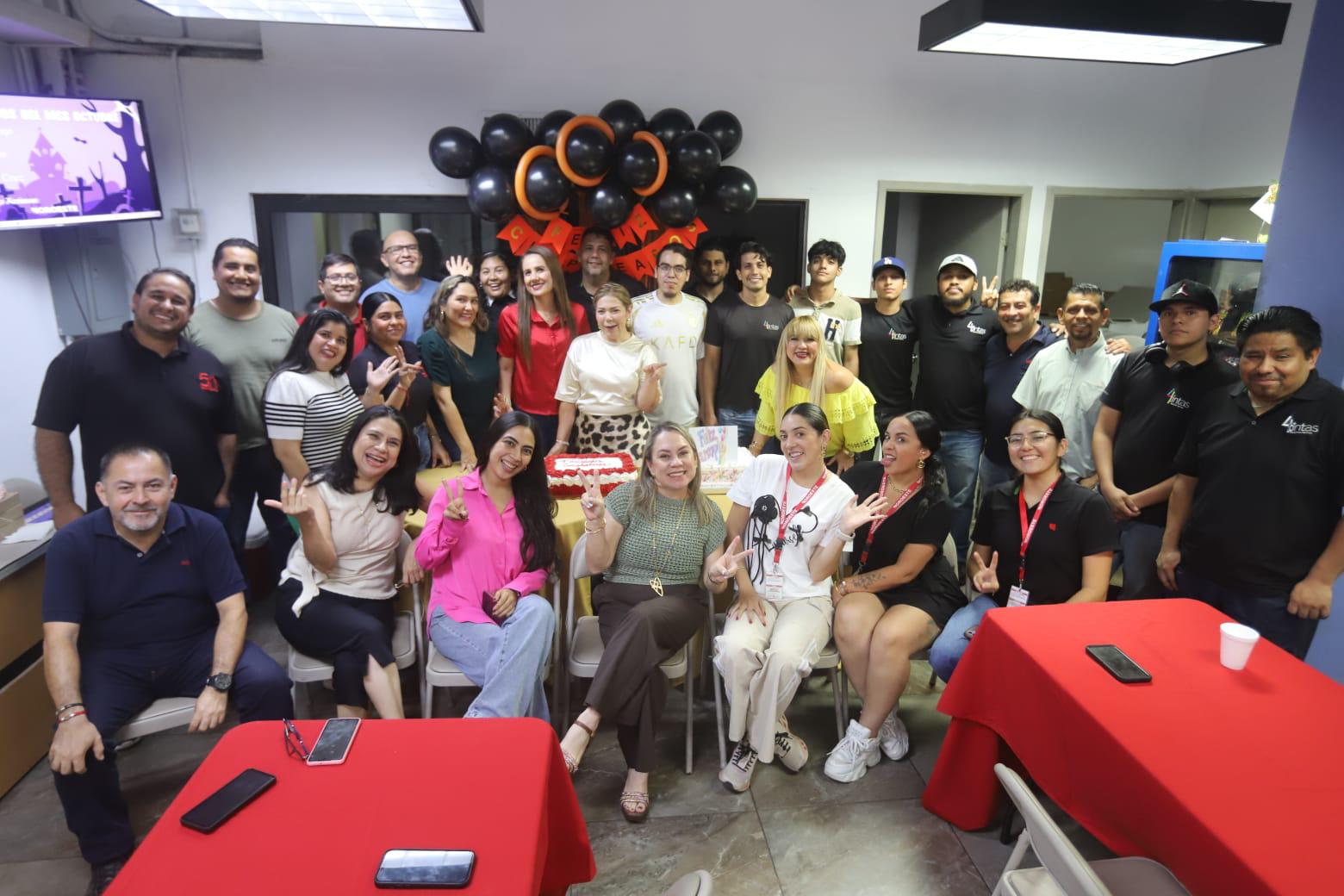 $!Una grata convivencia pasaron los colaboradores de Noroeste Mazatlán en el festejo de los cumpleañeros de octubre.
