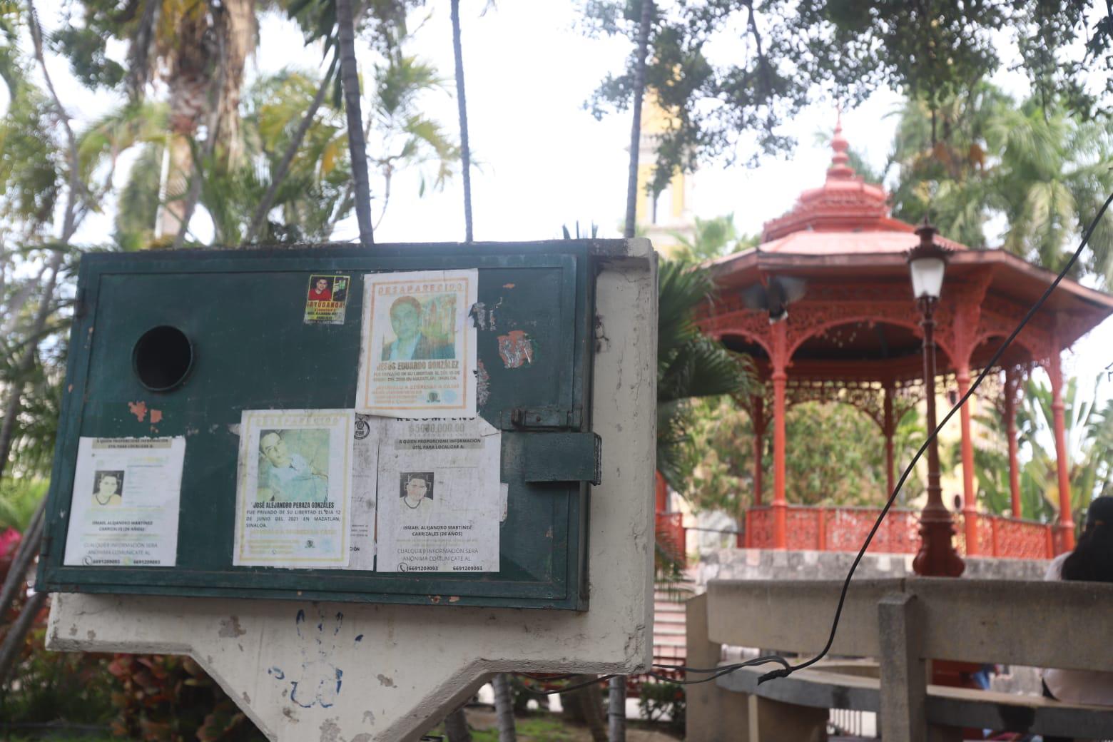 $!Ven ‘normal’ carteles de personas desaparecidas en calles y avenidas de Mazatlán