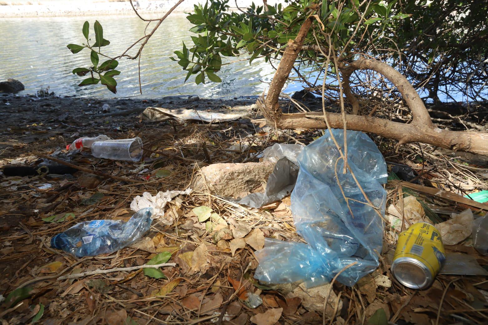 $!Atiende Gobierno de Mazatlán descargas en playa Cerritos y el Estero del Yugo