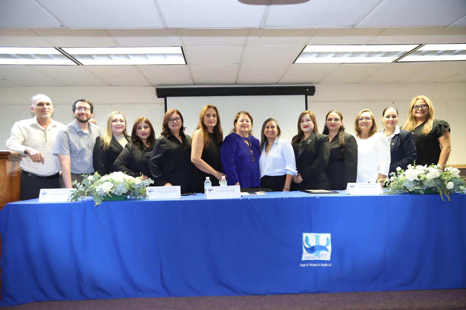 $!Asume Georgina Lizárraga la presidencia del Colegio de Psicólogos de Mazatlán