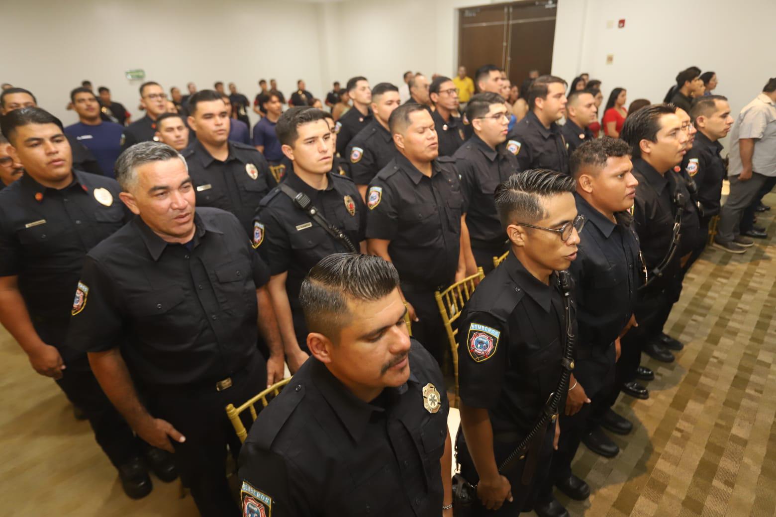 $!Reconoce Bomberos de Mazatlán la valentía y dedicación de sus elementos