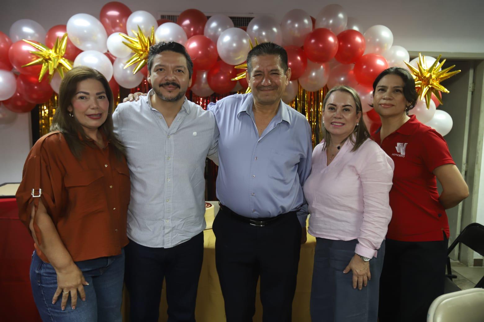 $!Elizabeth Peraza, Adrián López Ortiz, Víctor Manuel, Elva Aguirre y Guillermina García.