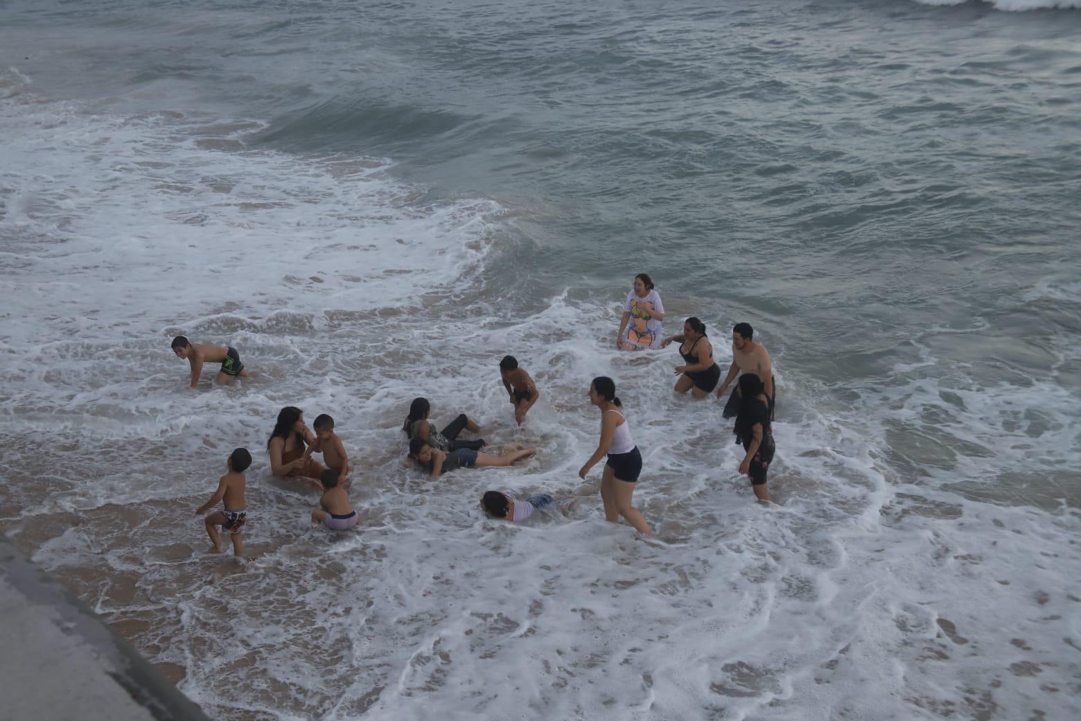 $!Dejan lluvias en Mazatlán una persona ahogada, inundaciones, apagones y colapso vial