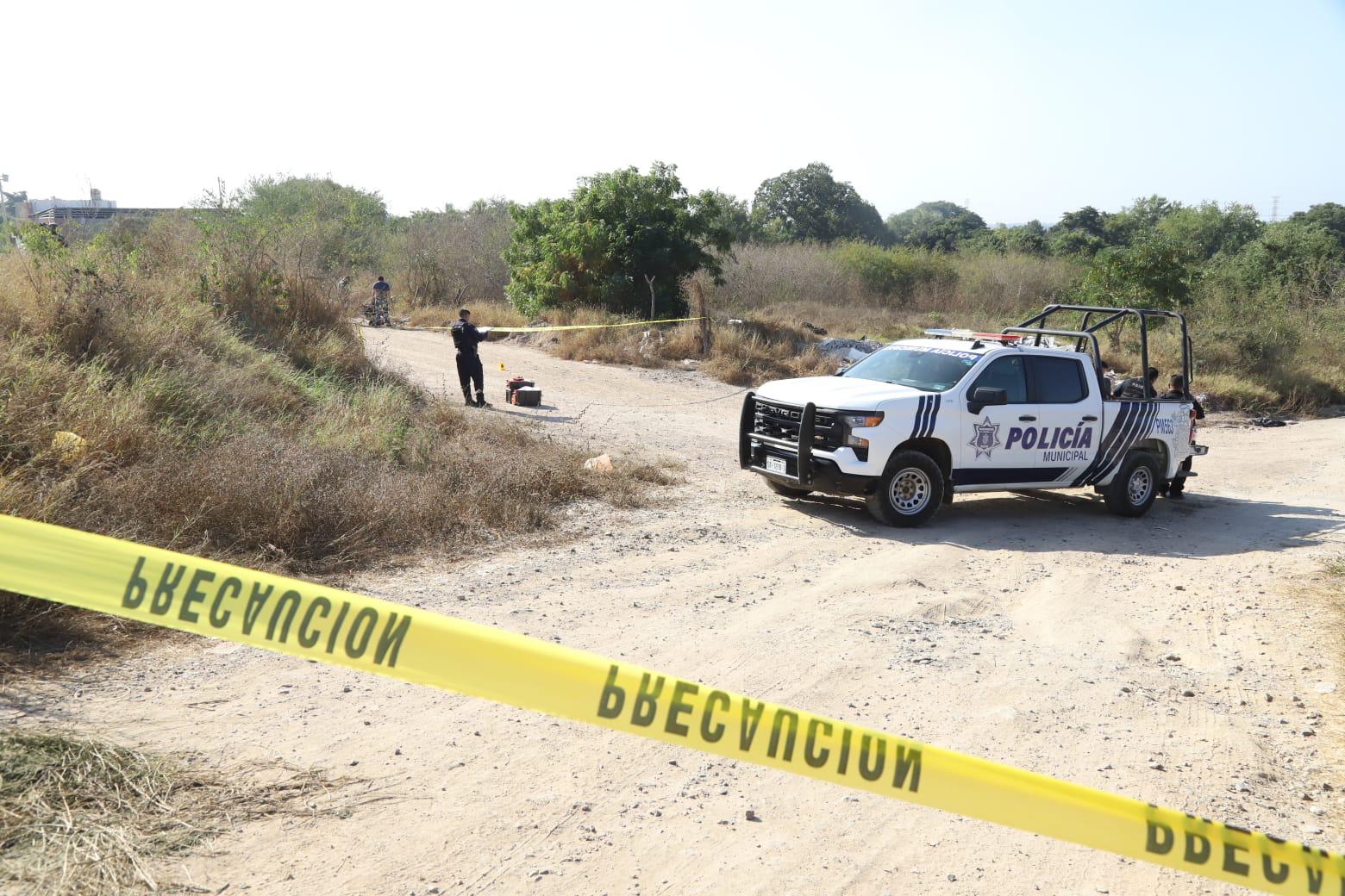 $!Tiran cuerpo de un hombre en camino de terracería al sur de Mazatlán