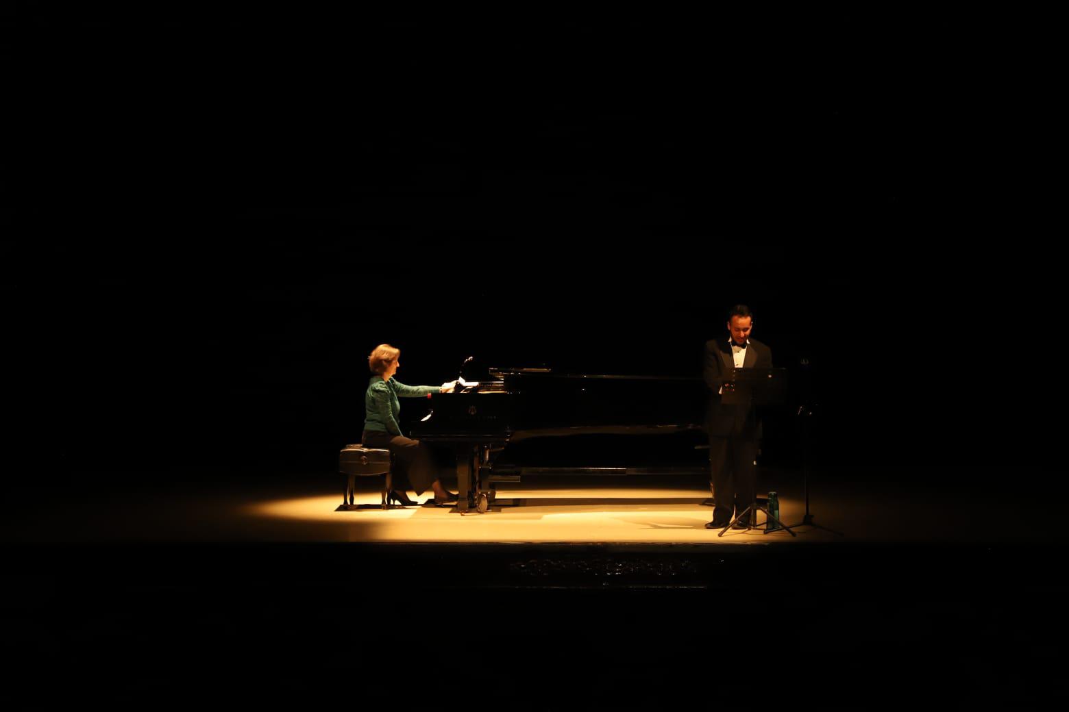$!El culiacanense estuvo acompañado al piano por Zlatina Valkova.