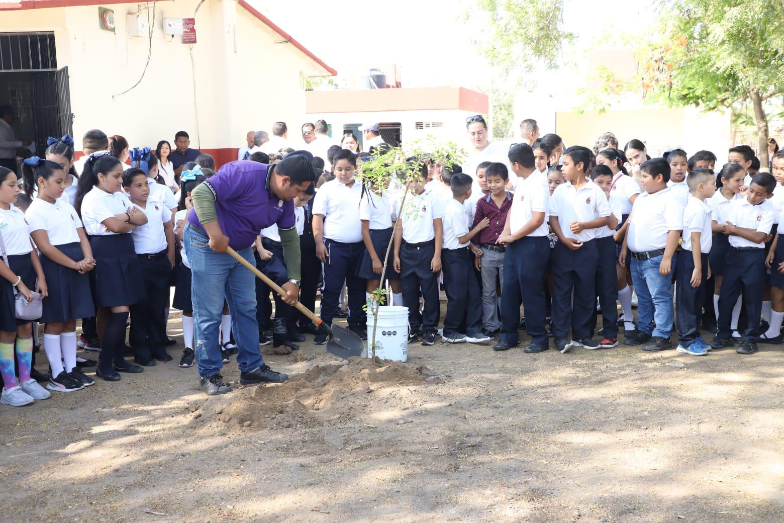 $!Gobierno Municipal realizó Lunes Cívico en la primaria Lázaro Cárdenas, en Villa Unión