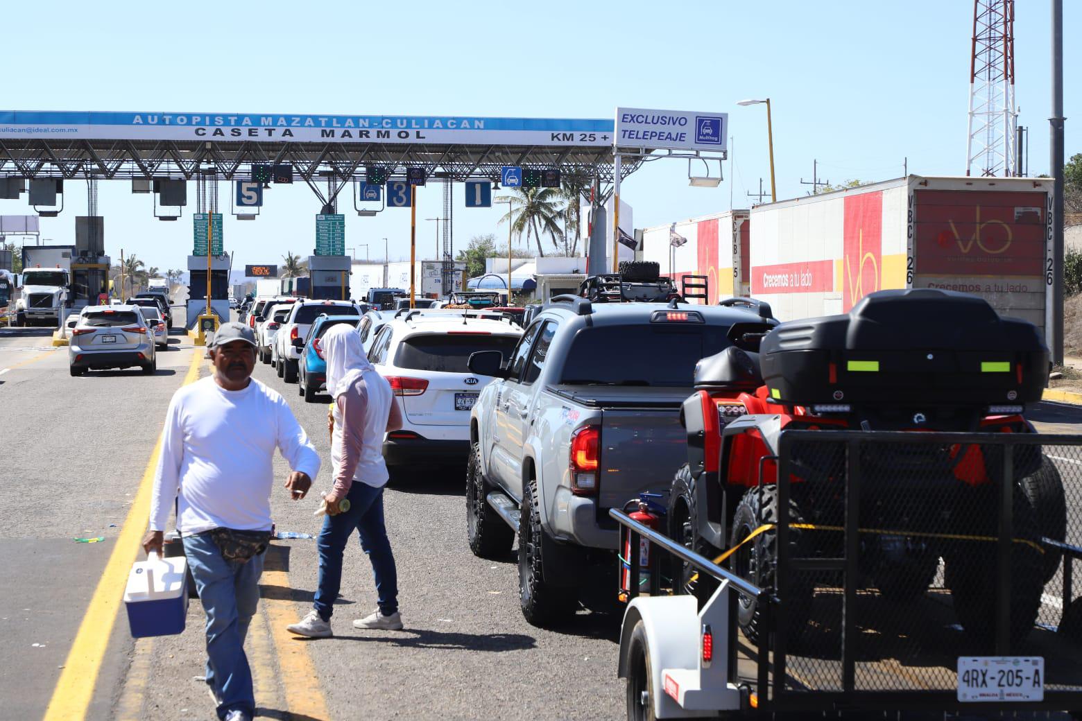 $!Miles se despiden de Mazatlán tras las vacaciones, con la esperanza de volver pronto