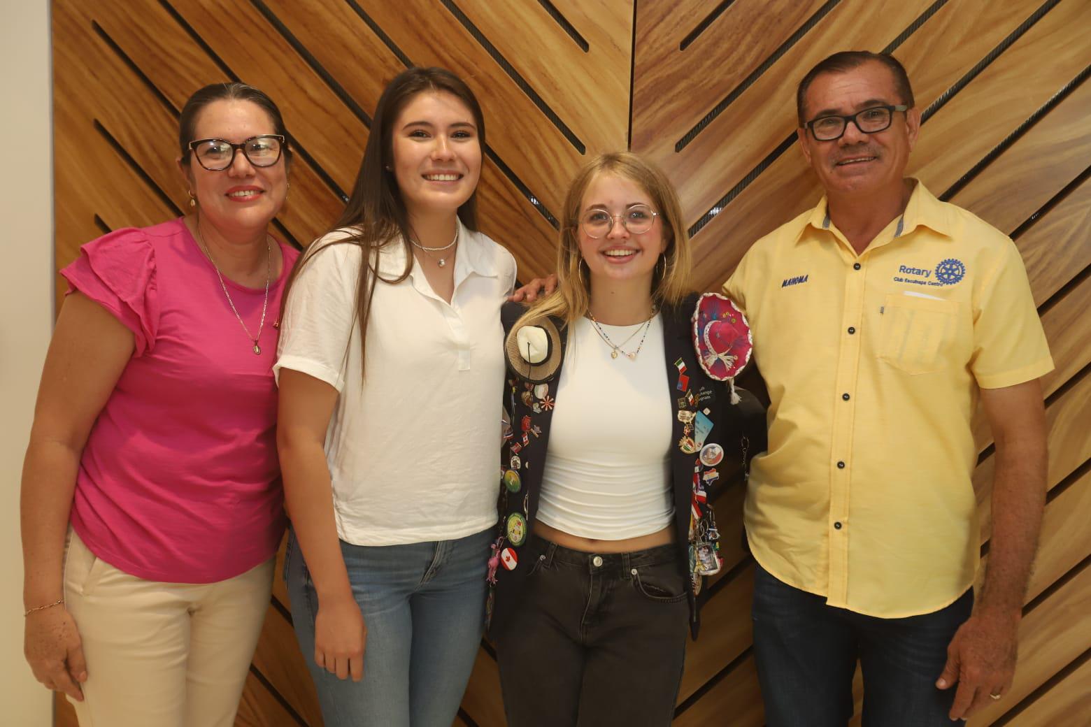 $!Luz Elena Guzmán, Luz Raquel Sánchez Guzmán, Amalie y Mahomedalid Sánchez.