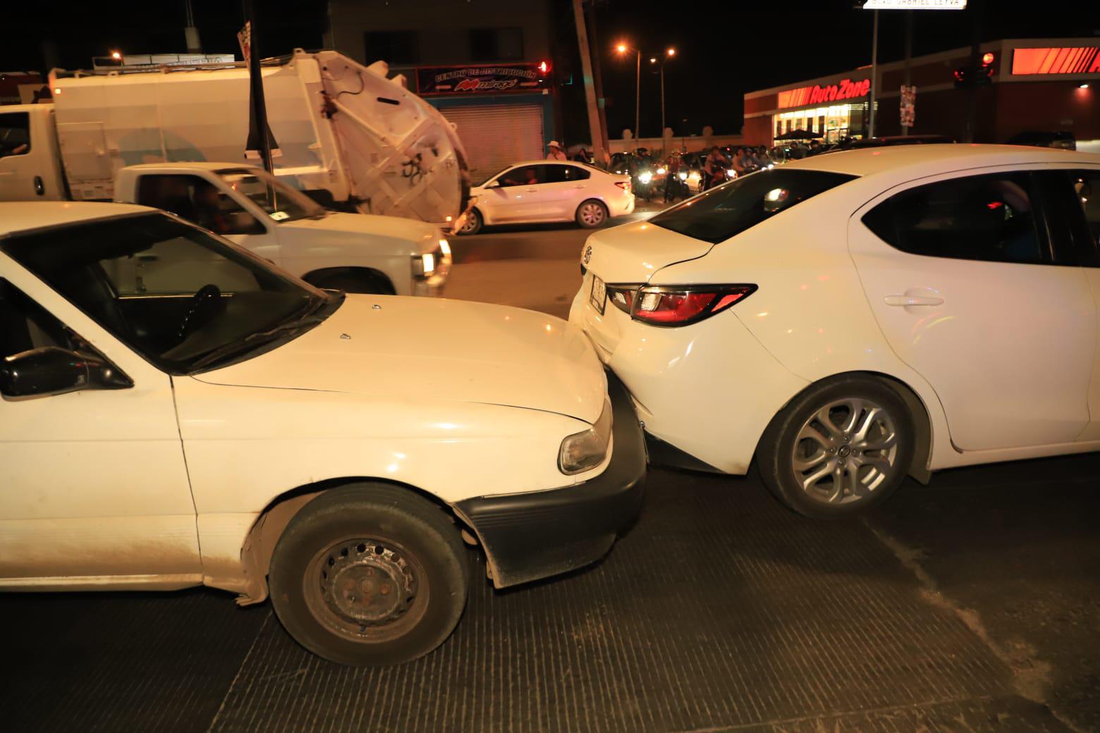 $!Conductor en estado de ebriedad provoca carambola en Mazatlán