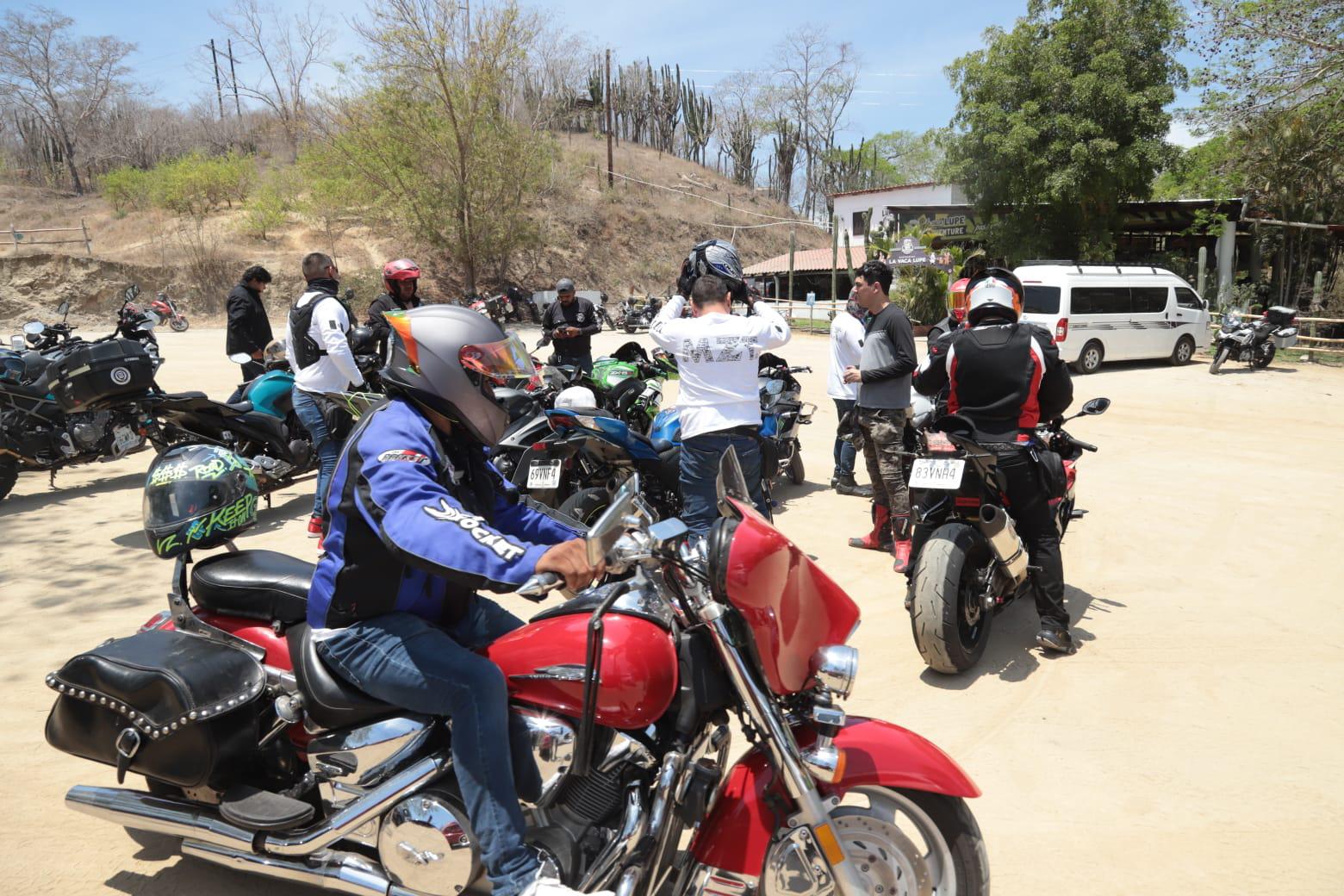 $!Disfrutan decenas de bikers de la tradicional rodada regional a La Noria