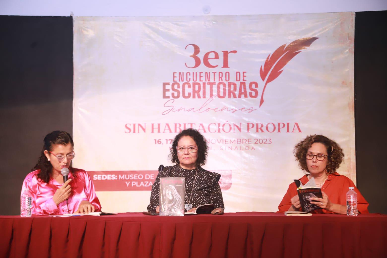 $!La escritora Nora Soto entre Aleyda Rojo y Leonor Ramírez.