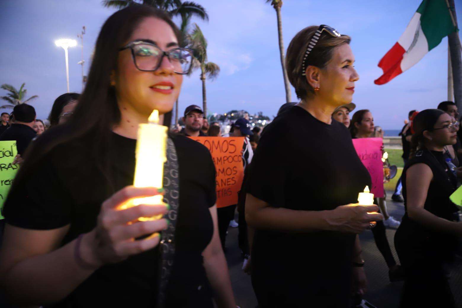 $!Marchan en Mazatlán por la defensa de la autonomía del Poder Judicial