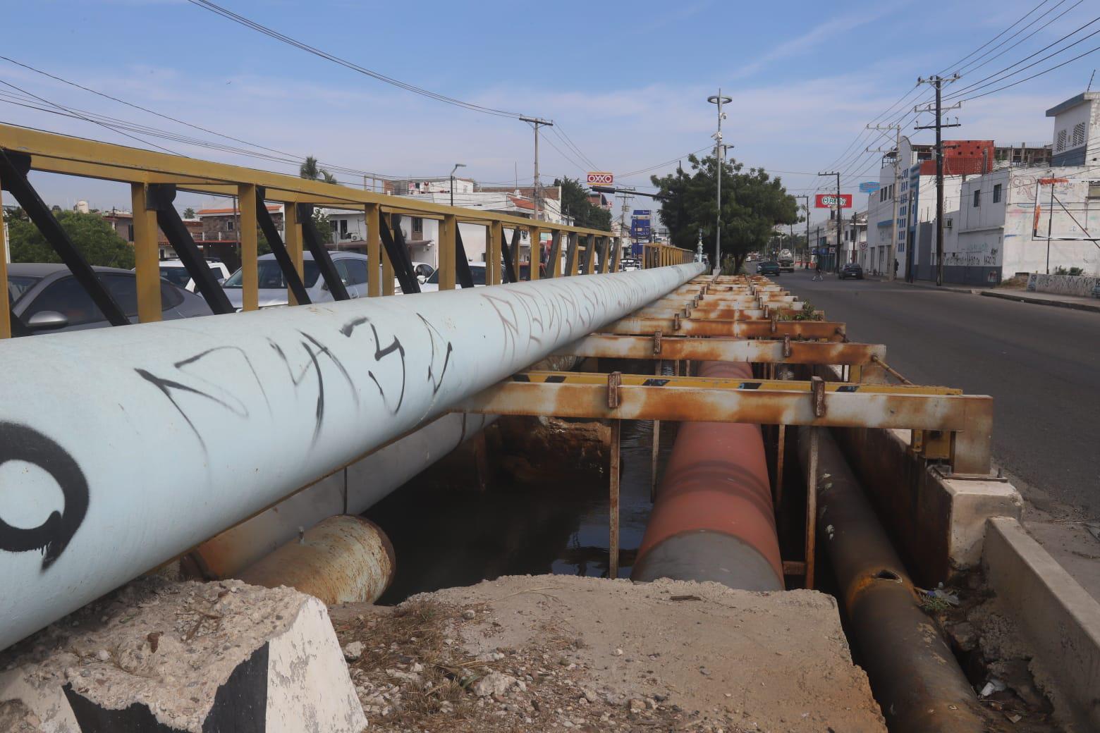 $!Presenta Puente Juárez estragos del tiempo con múltiples daños en su estructura