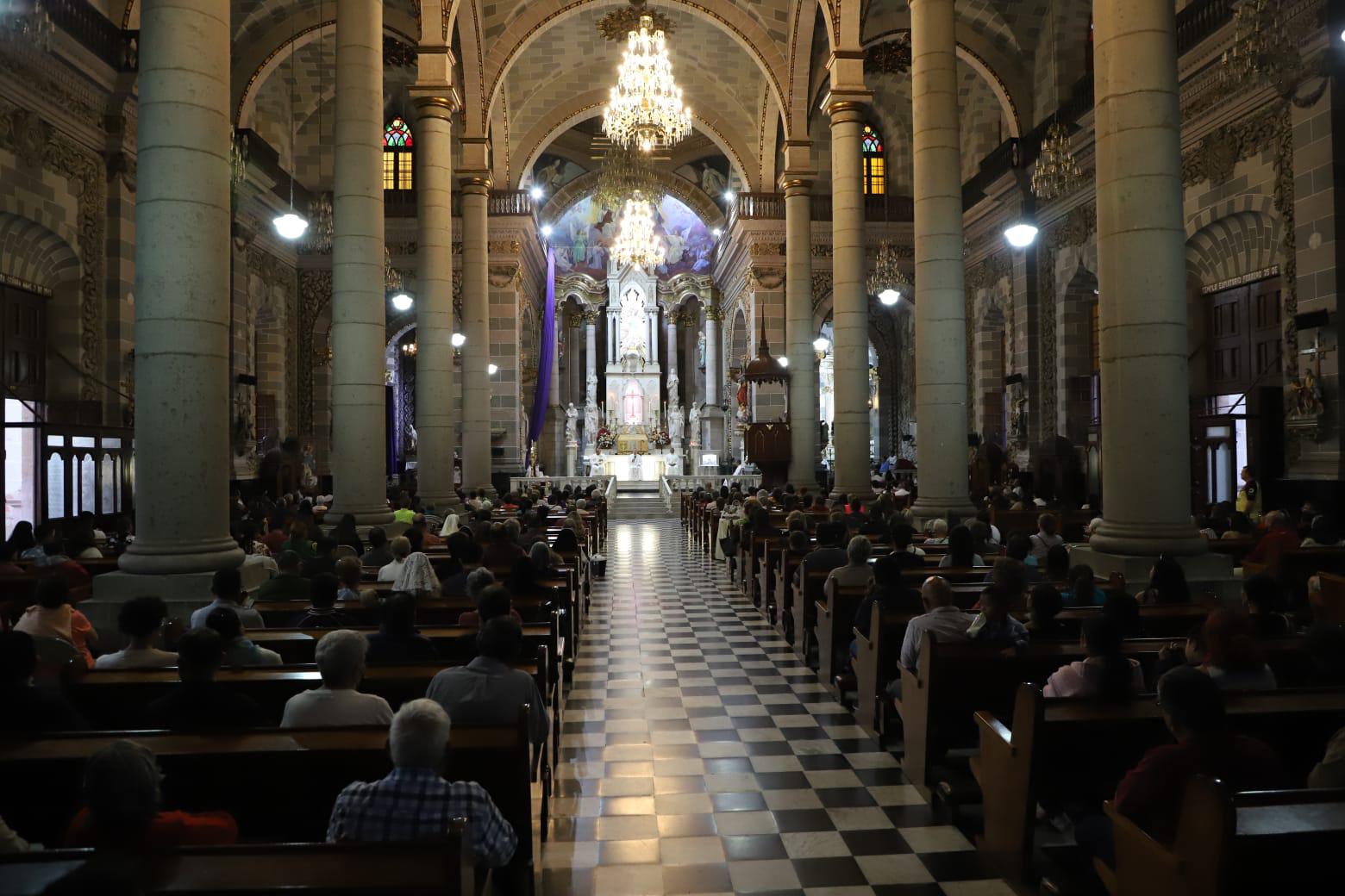 $!Celebra Obispo en Catedral de Mazatlán la Última Cena de Cristo