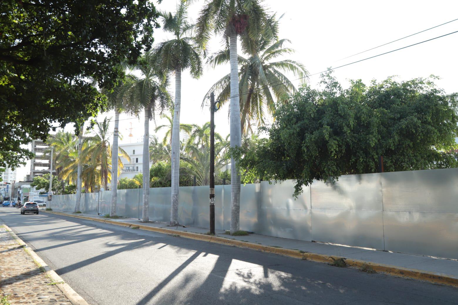 $!Demuelen el histórico Club de Leones en Mazatlán para dar paso a un megaproyecto inmobiliario