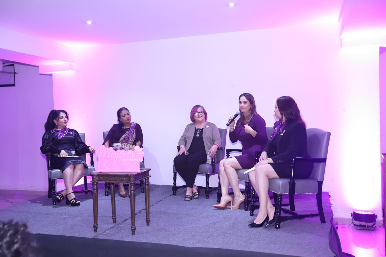 $!Comparten mujeres sus experiencias en panel ‘Mujer, vístete de poder y conquista’