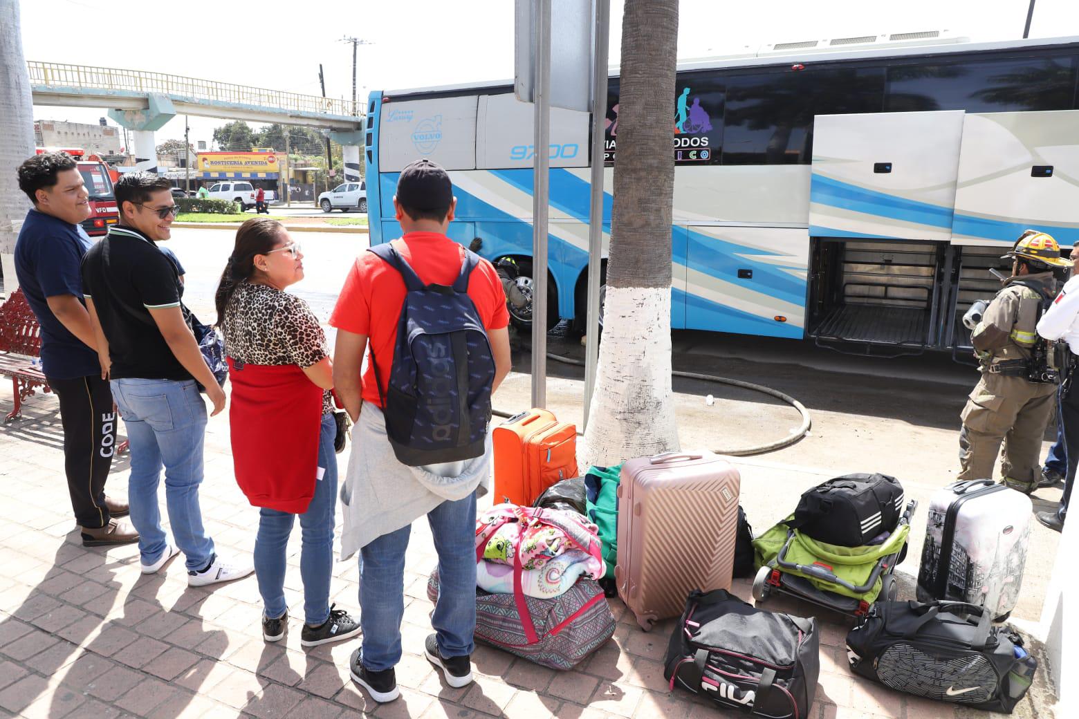 $!Reportan conato de incendio en autobús turístico en Mazatlán