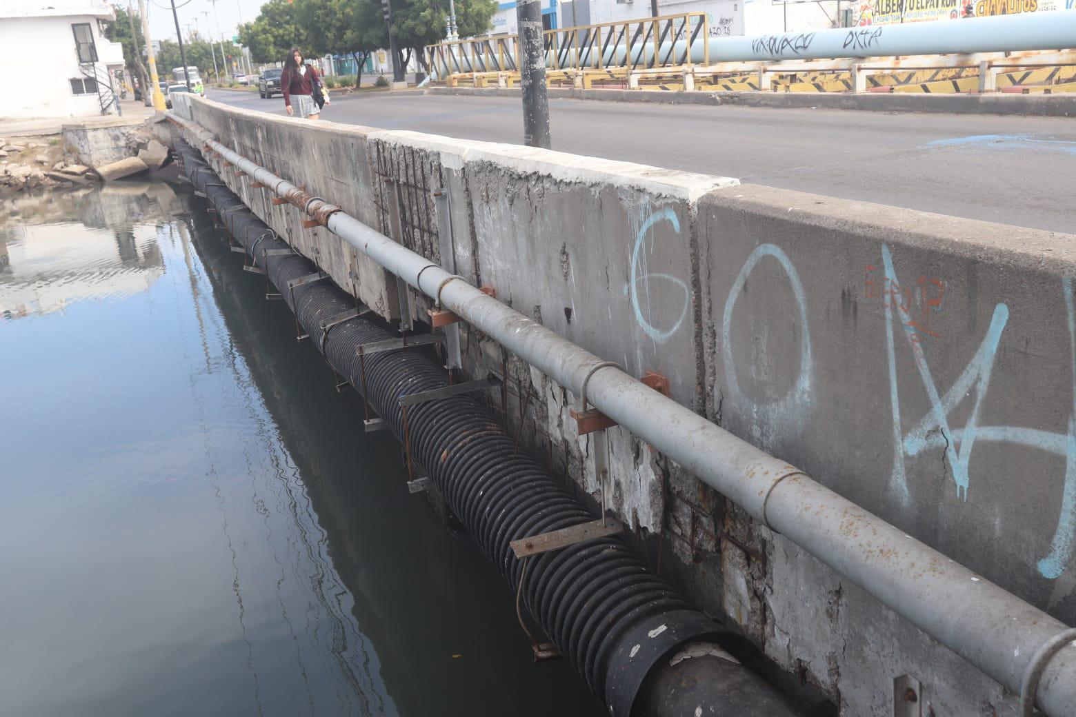 $!Presenta Puente Juárez estragos del tiempo con múltiples daños en su estructura