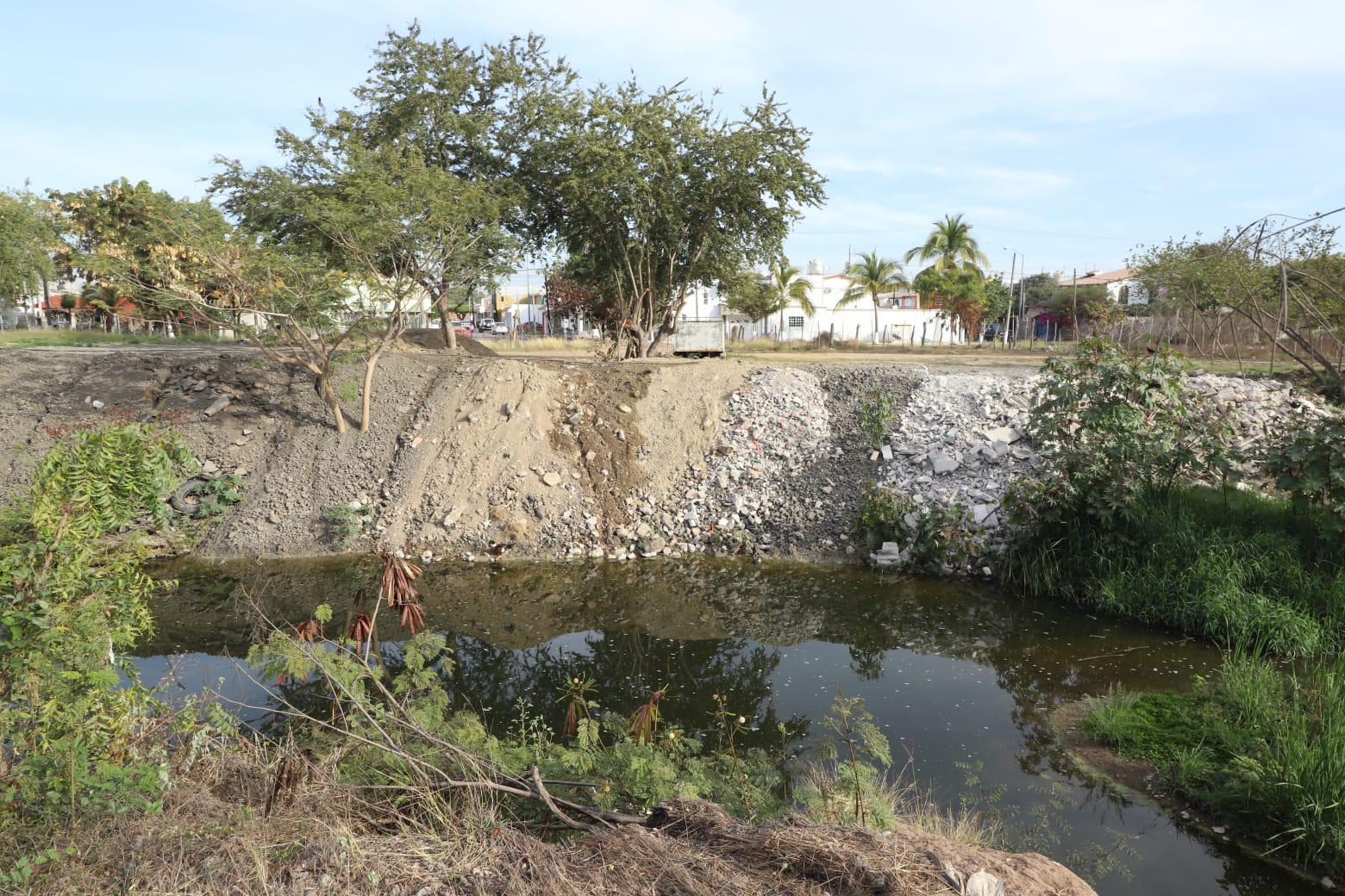 $!En Mazatlán rellenan el Arroyo Jabalines; vecinos temen inundaciones
