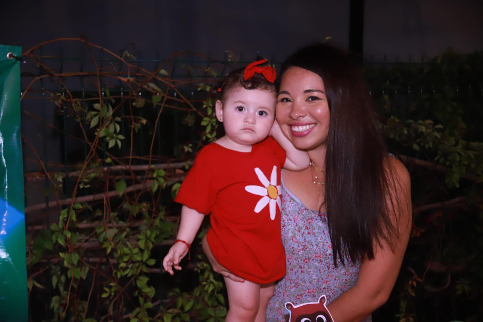 $!Adriana Morales Acuña con su sobrina.