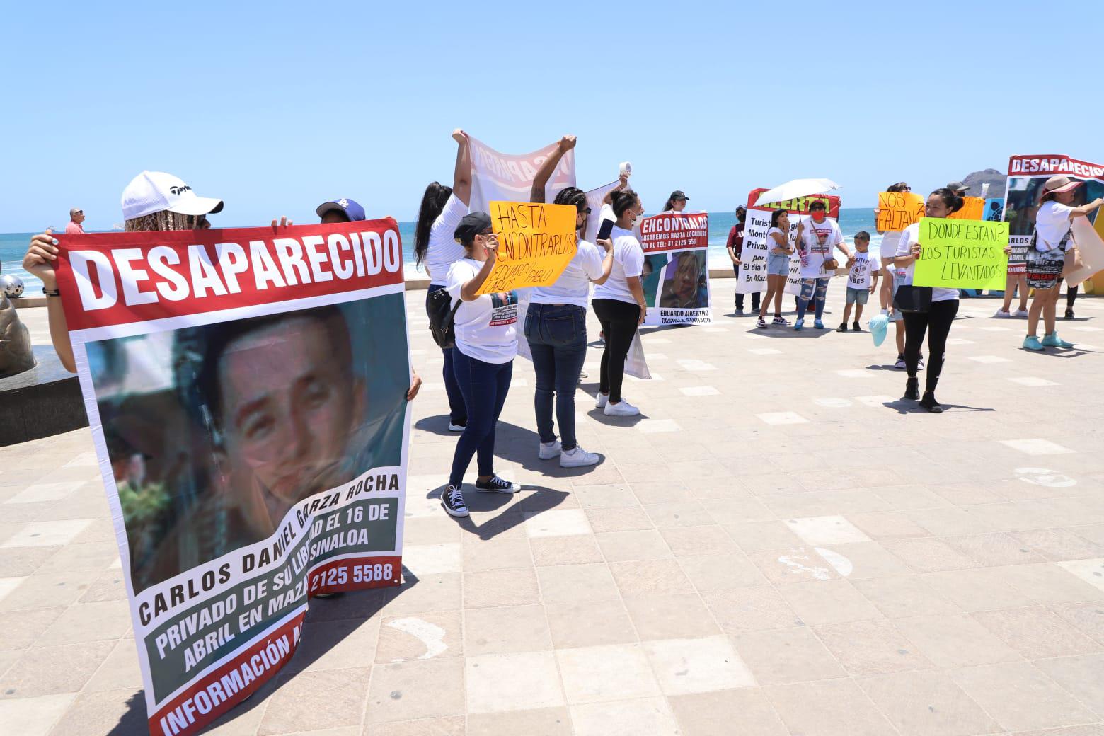 $!Familiares de jóvenes de Monterrey privados de la libertad en Semana Santa en Mazatlán exige aparezcan sanos y salvos