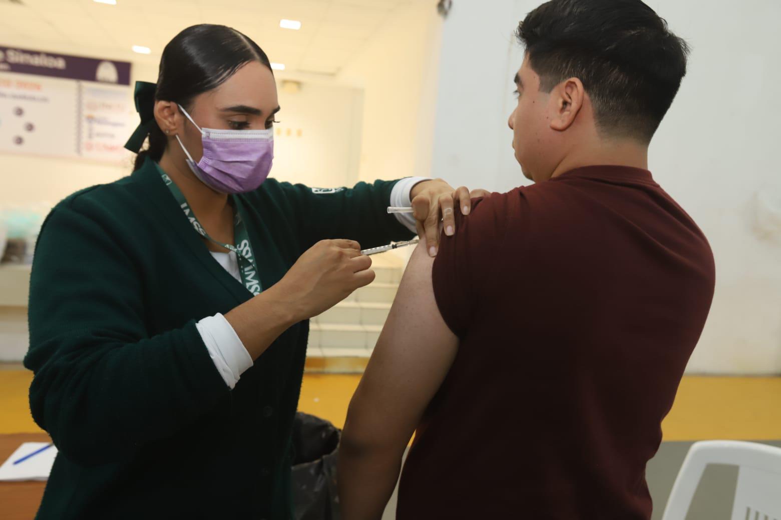 $!Niños y niñas mazatlecos son vacunados contra el sarampión