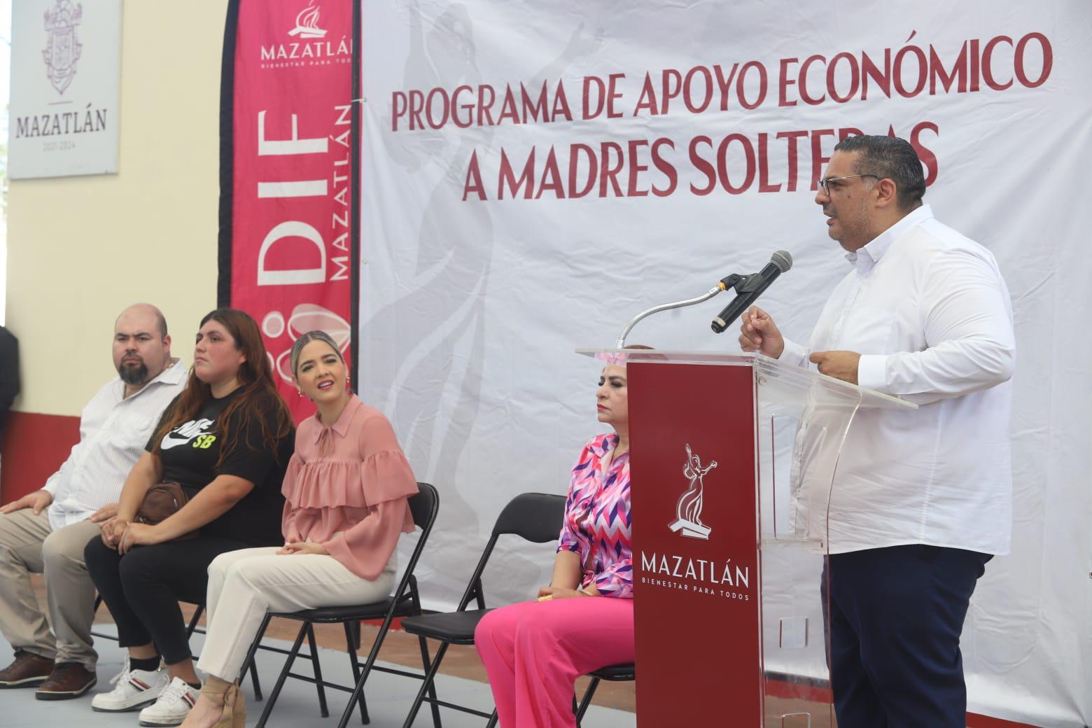$!Benefician a 200 madres solteras de Mazatlán con apoyos económicos del DIF