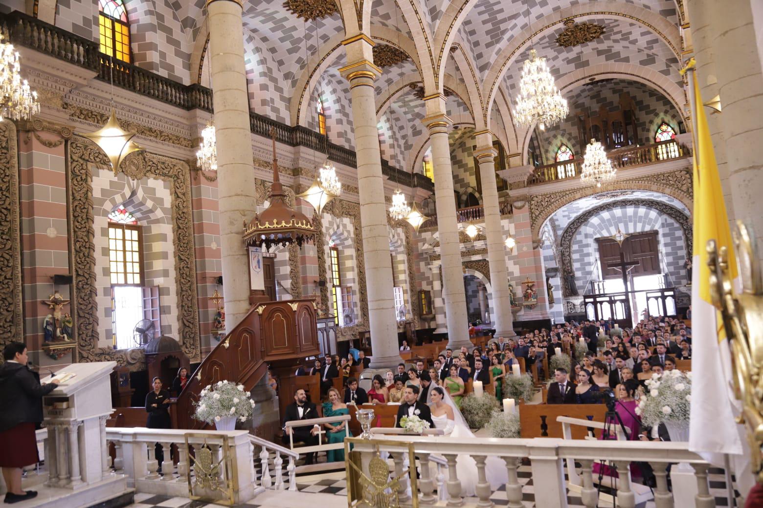 $!En la Catedral Basílica de la Inmaculada Concepción se realiza la boda.