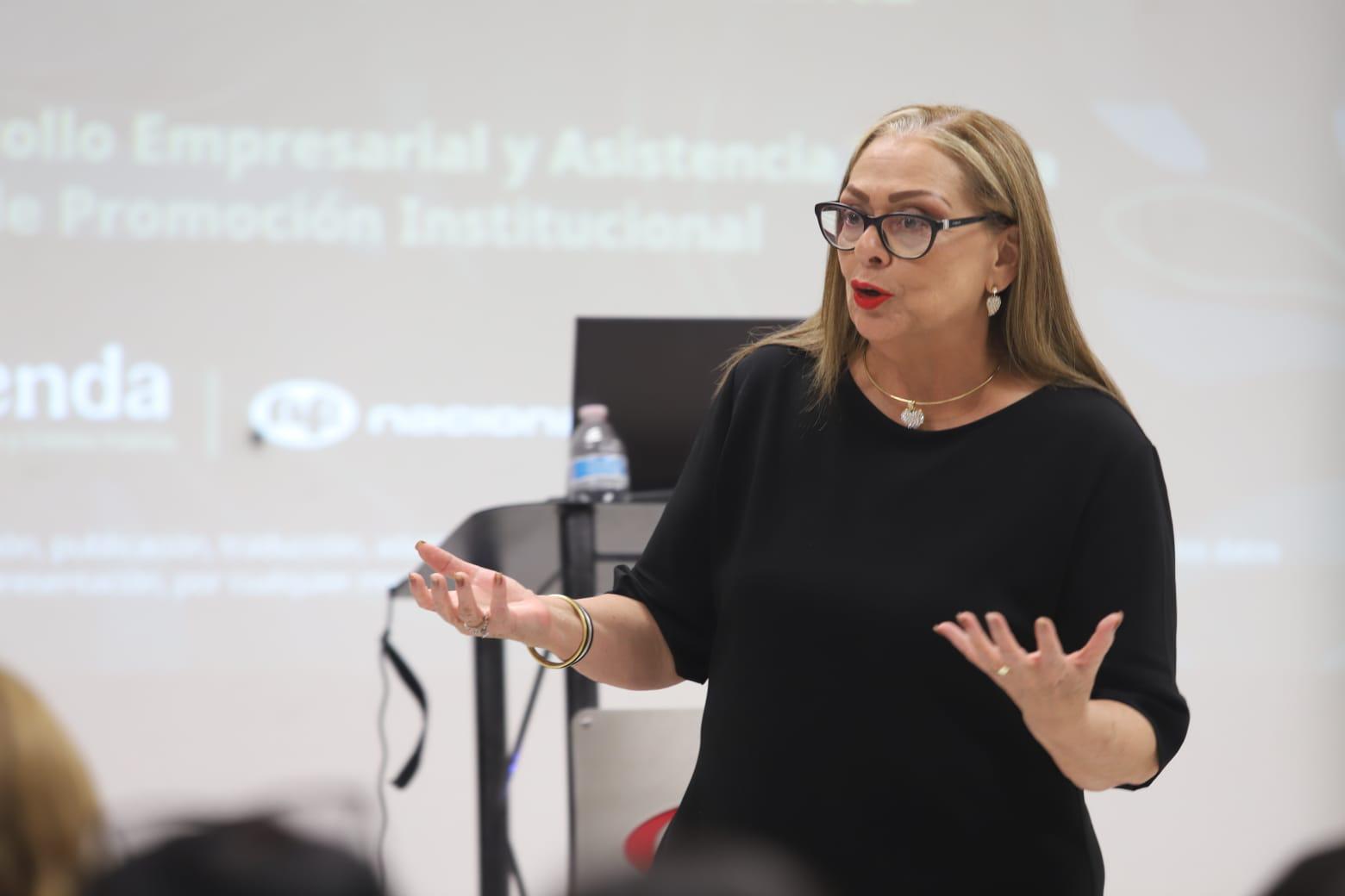 $!Celeste Margarita Ojeda Íñiguez en plena conferencia.