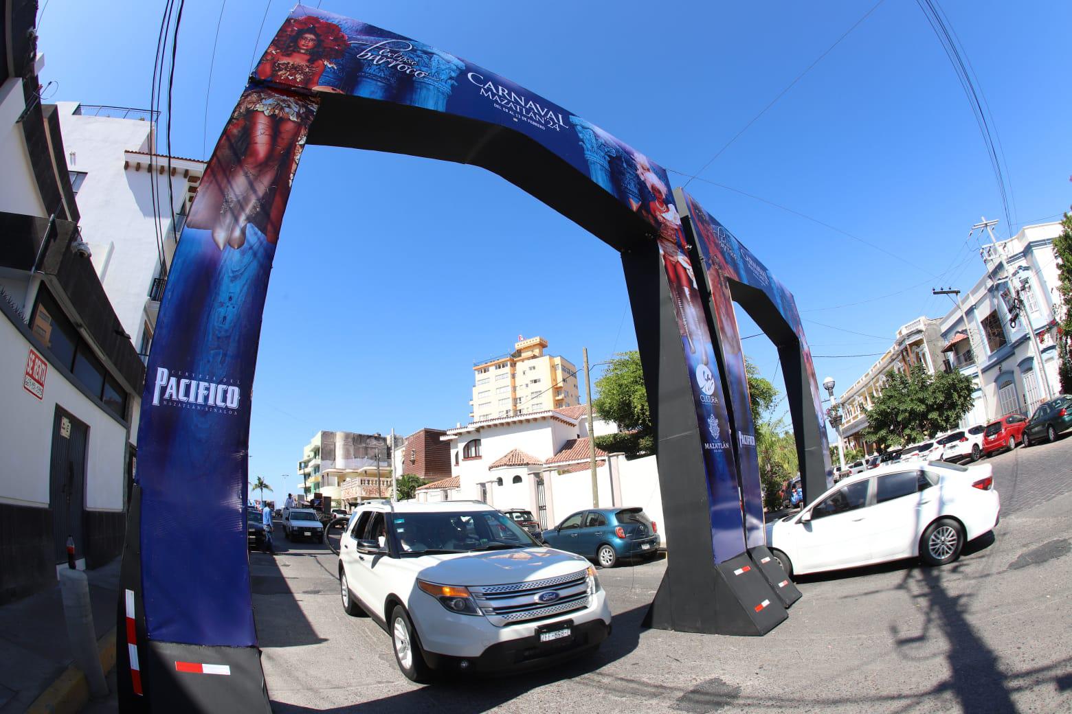 $!Colocan accesos y tarimas para el Carnaval de Mazatlán