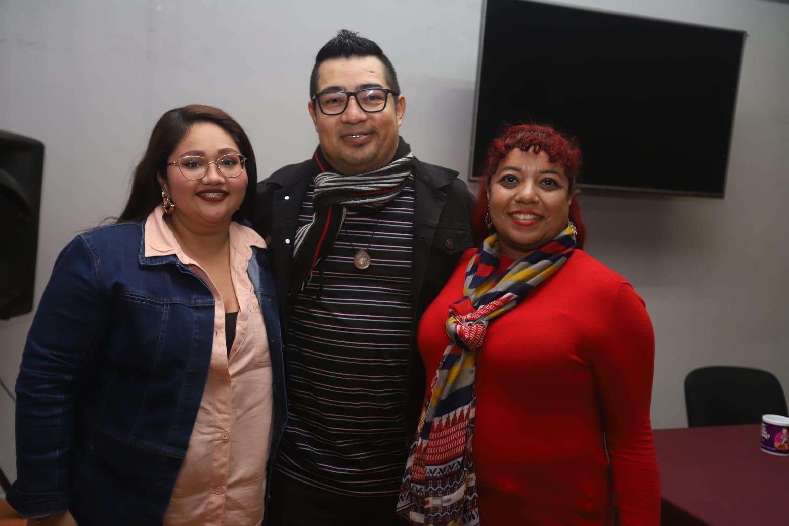 $!Franko entre sus amigas, Marine Corral y Milagros Pineda.