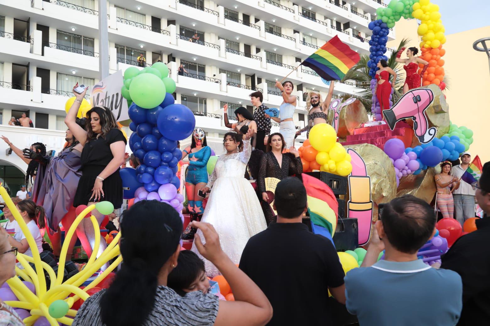 $!Marcha Maz Orgullo 2025 llena el malecón de Mazatlán de color y alegría