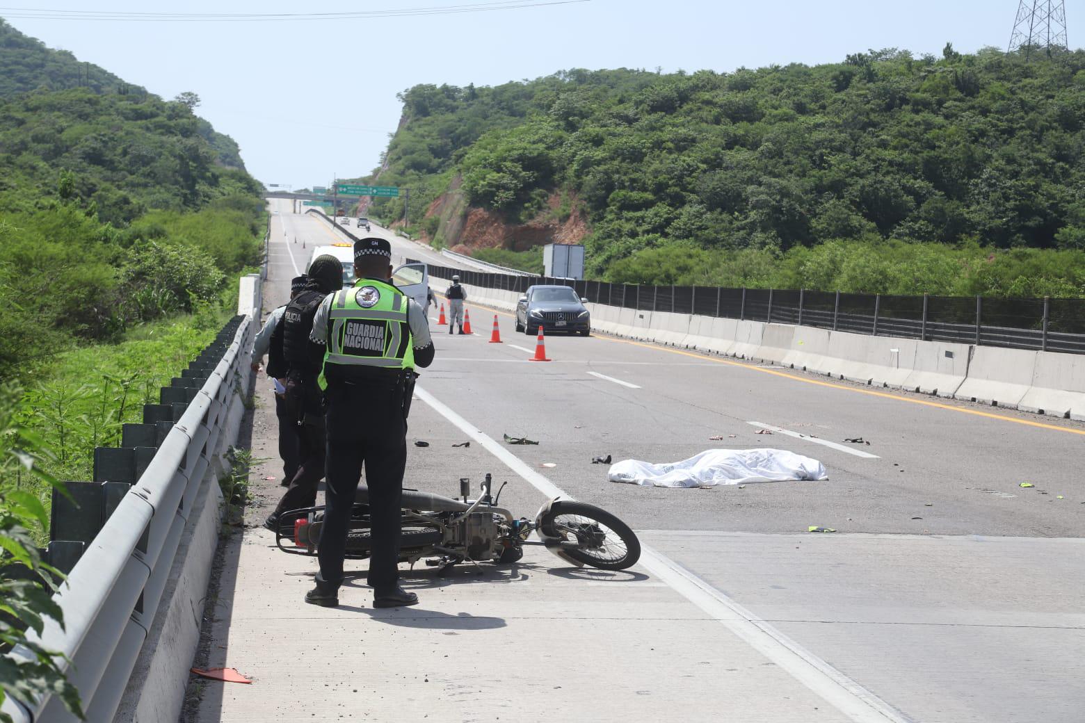 $!Mujer motociclista muere arrollada por vehículo en Mazatlán