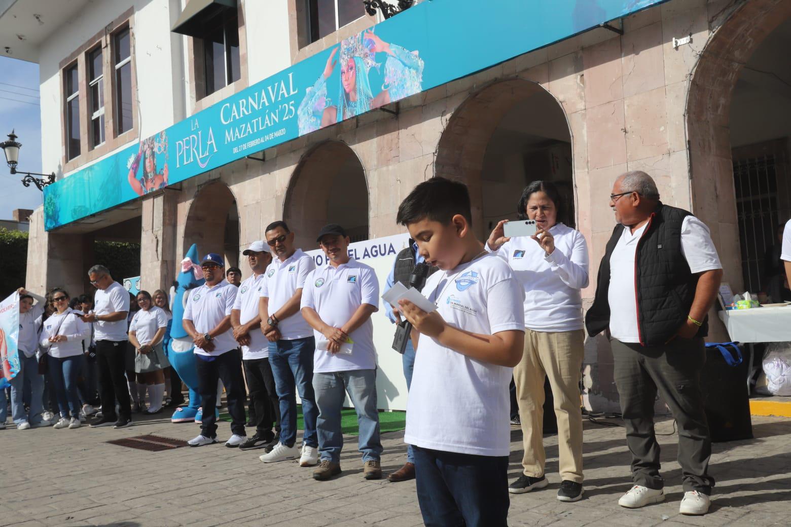 $!Realizan desfile y pintan mural para concientizar sobre el uso adecuado del agua