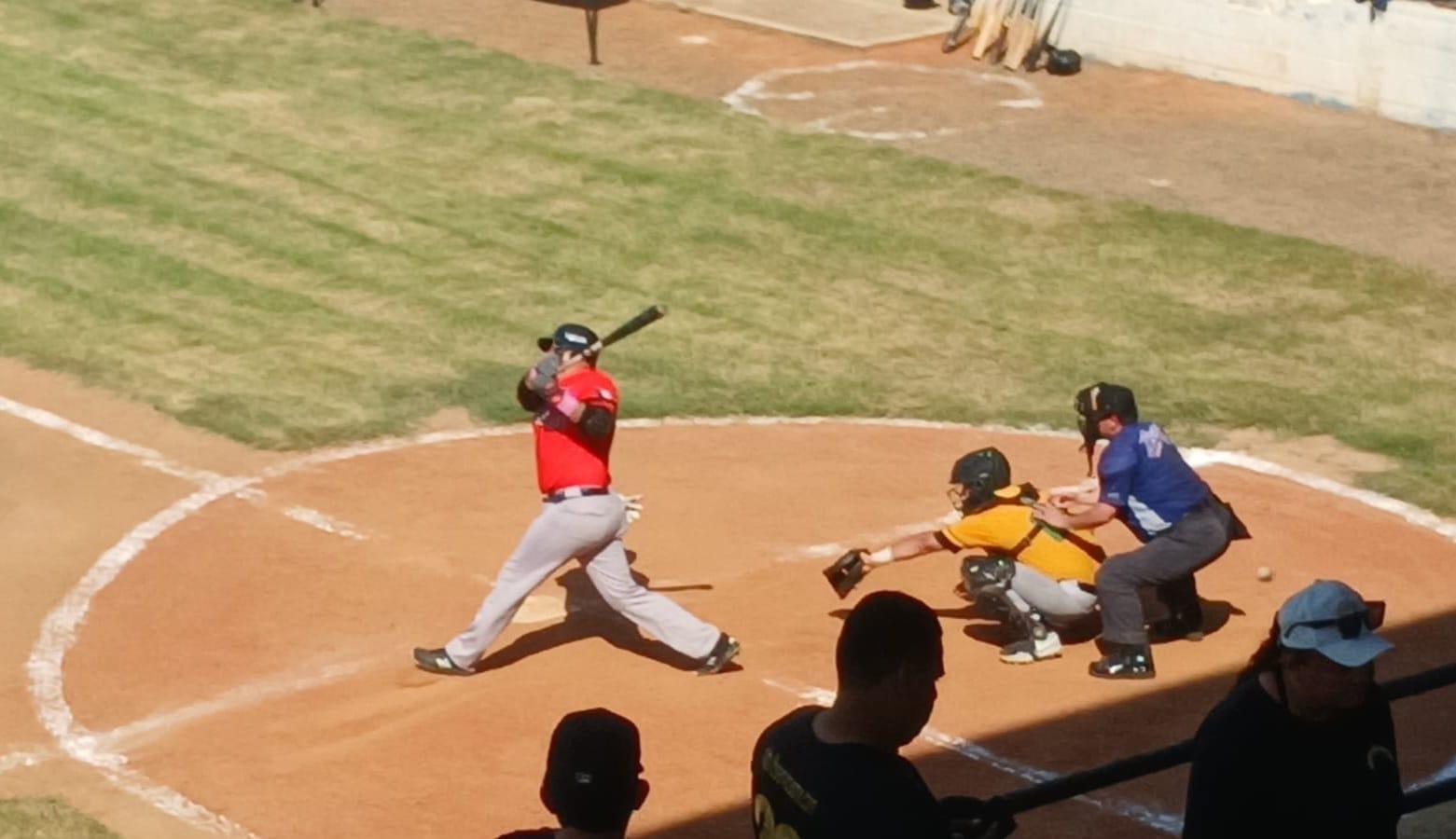 $!Blanquea El Roble a El Vainillo y empareja la serie de campeonato de la Liga de Beisbol Campesina Río Presidio Imdem