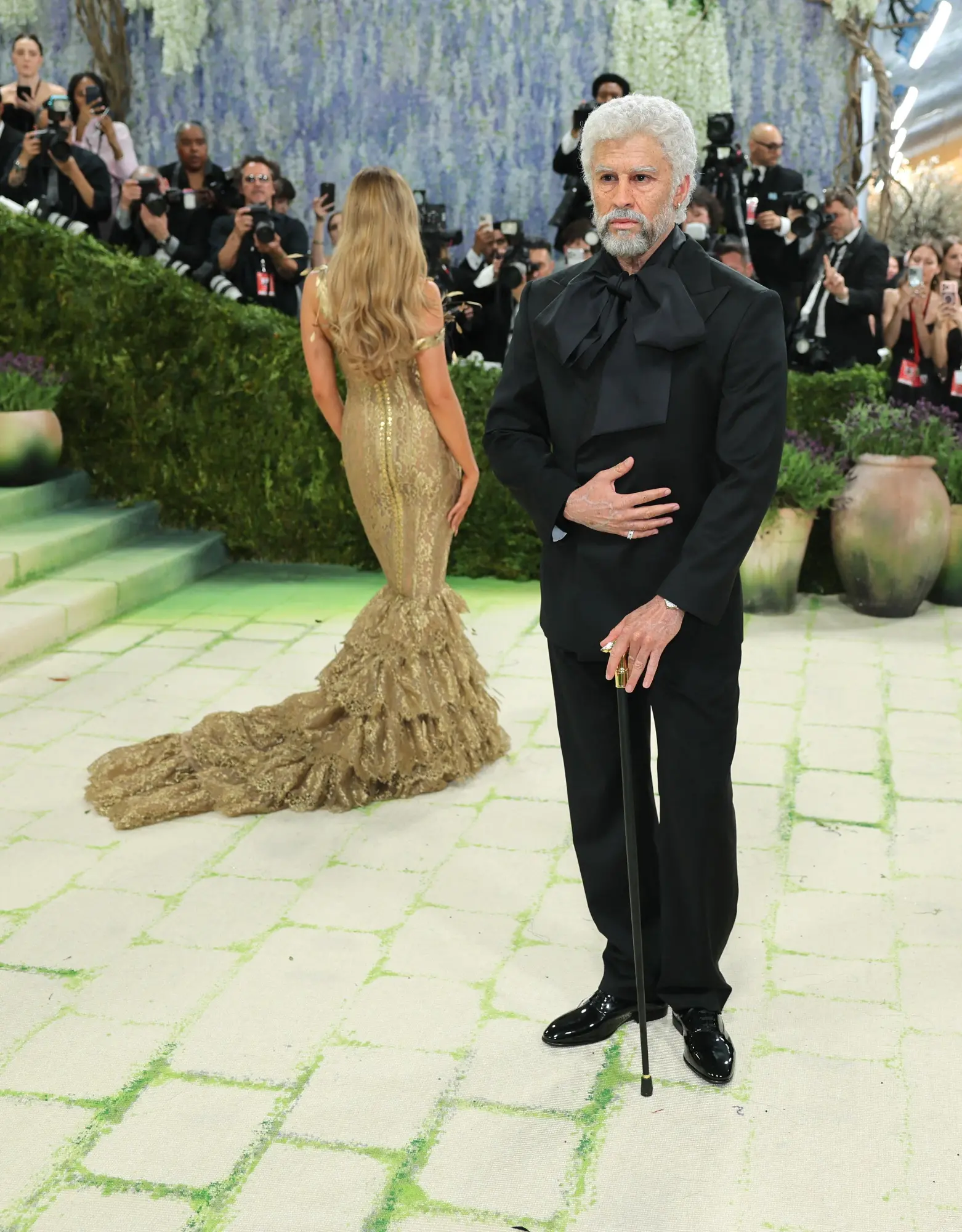 $!Bad Bunny con look de ‘viejito’, en la Met Gala 2026.