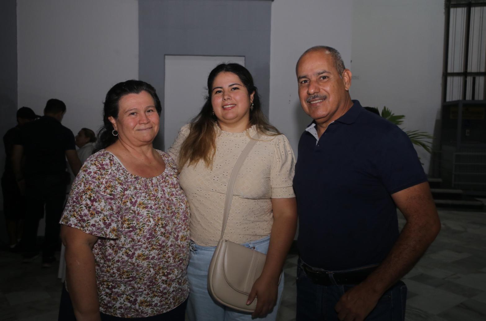 $!María Manríquez, Mariana Ramírez, José Luis Ramírez.