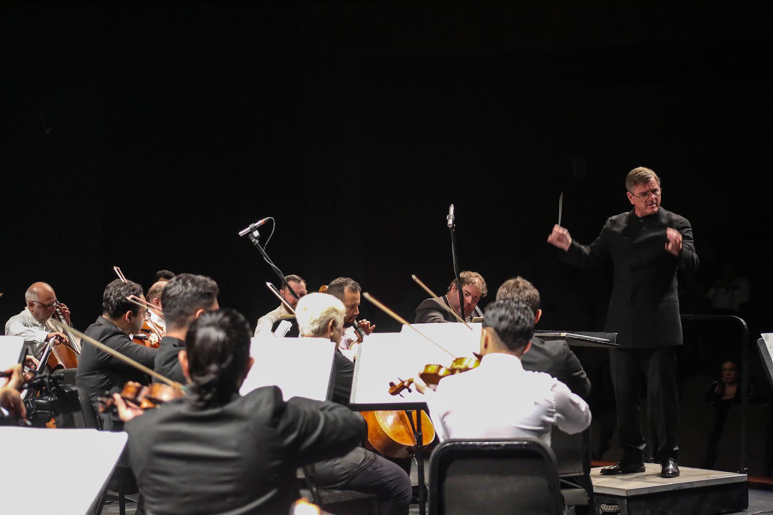 $!El concierto fue dirigido por maestro sueco Joachim Gustafsson.